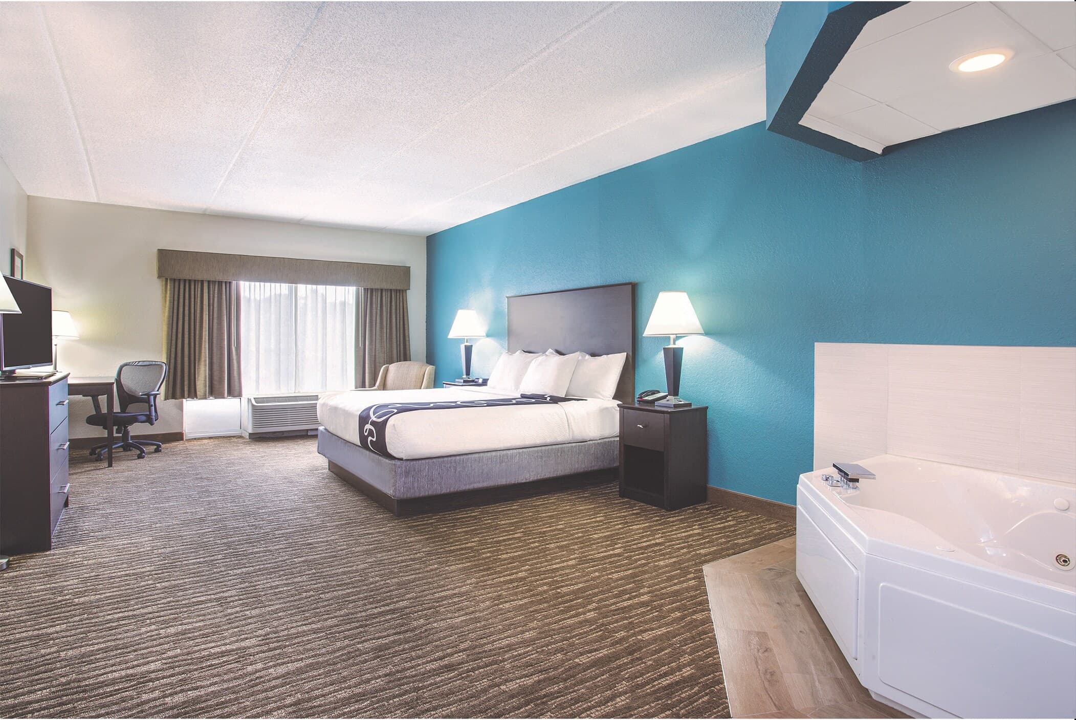 Comfort Inn & Suites Sarasota I75 — 9