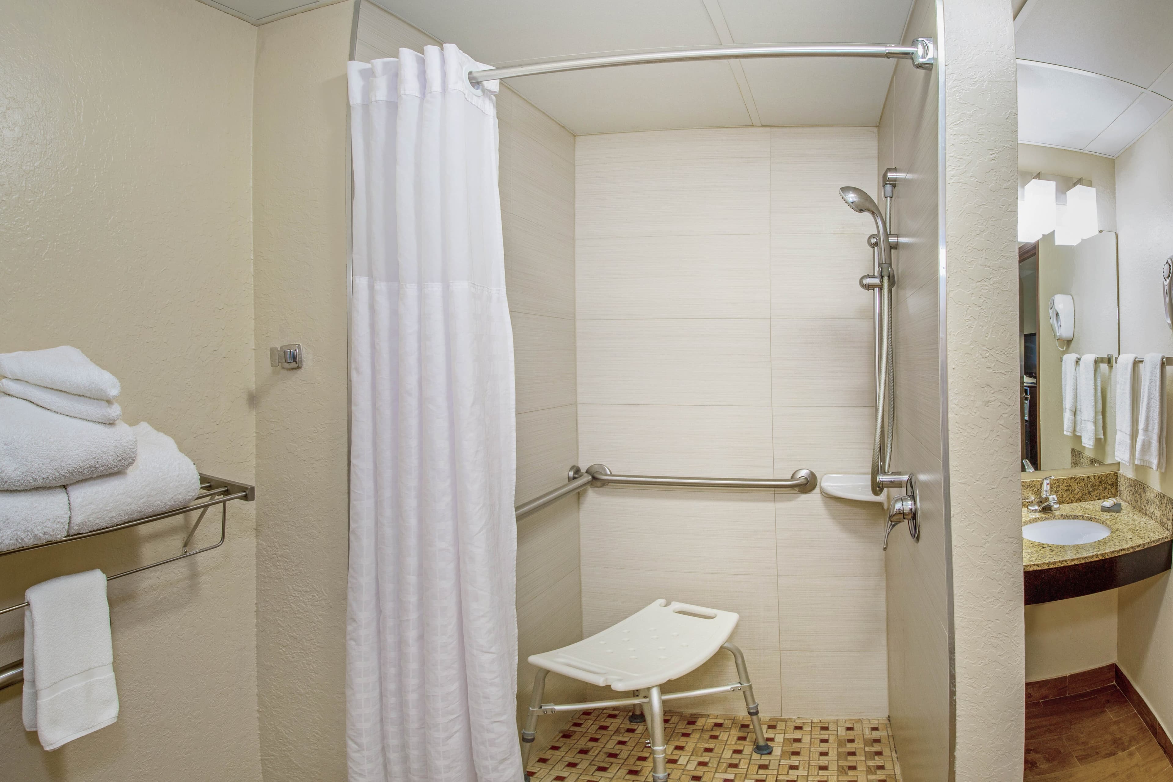 Comfort Inn & Suites Sarasota I75 - Image 2