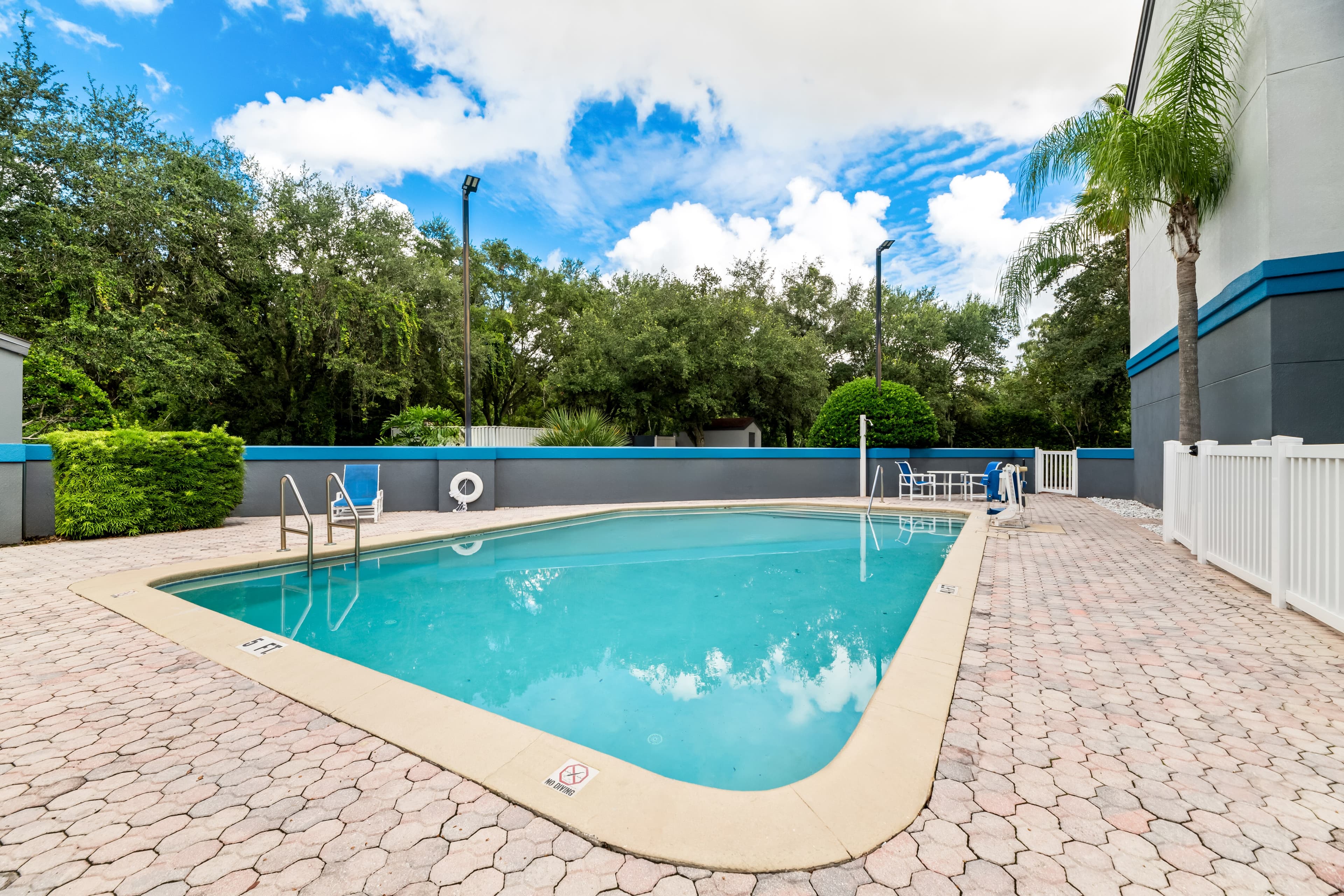 Suburban Studios Orlando - Ocoee/Winter Garden - Image 1