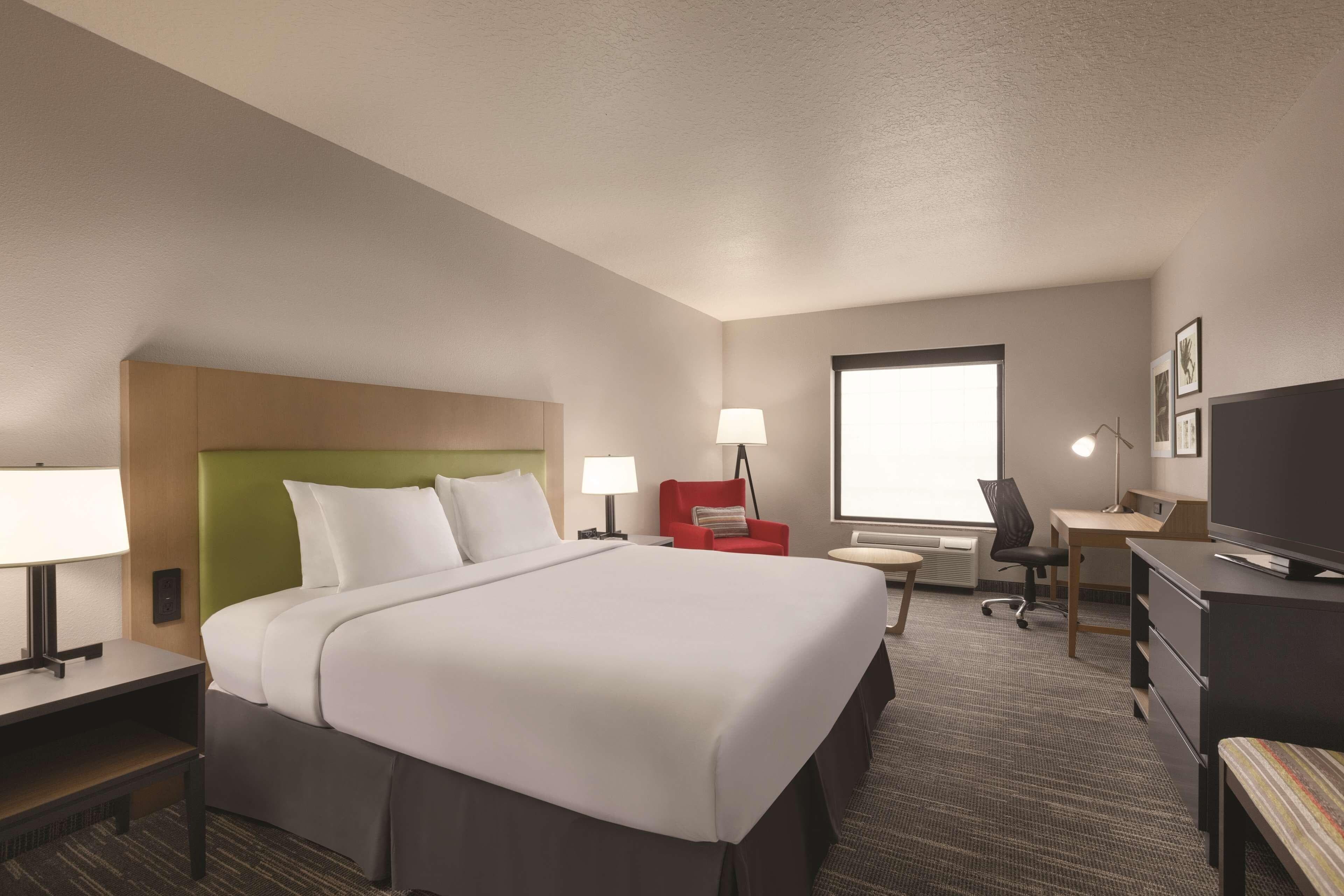 Country Inn & Suites by Radisson, RJ Stadium - Tampa Airport East - Image 2