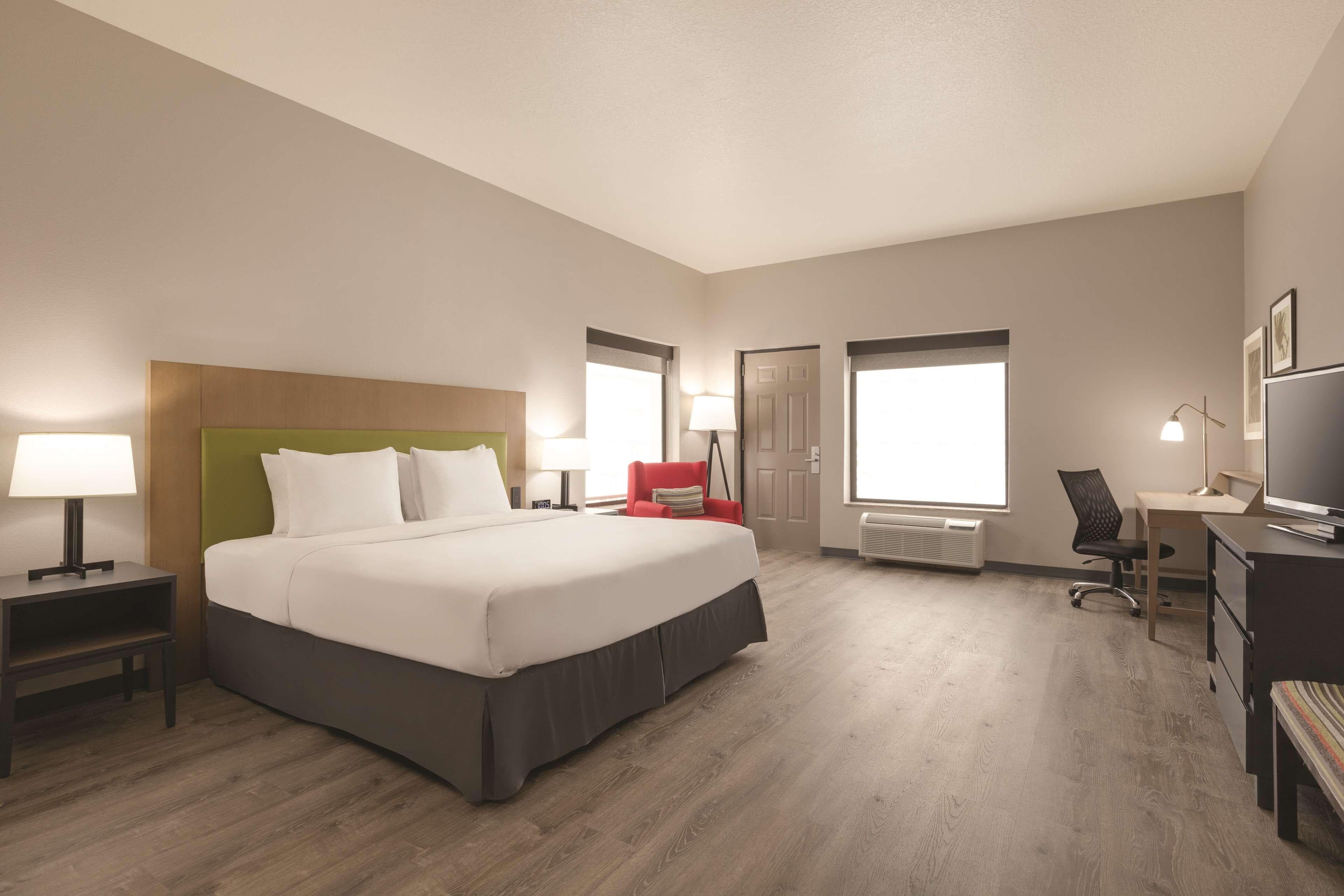 Country Inn & Suites by Radisson, RJ Stadium - Tampa Airport East - Image 3