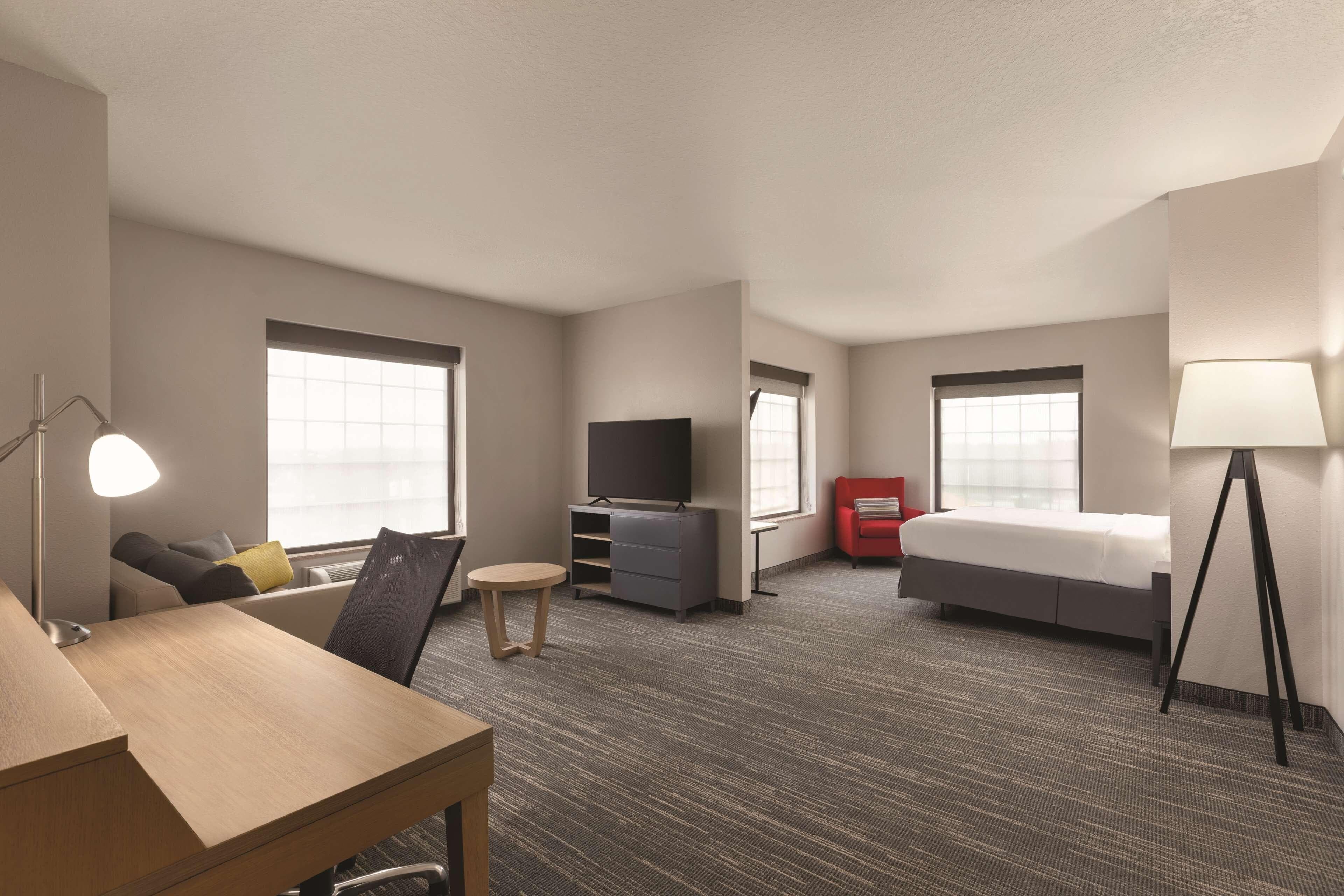 Country Inn & Suites by Radisson, RJ Stadium - Tampa Airport East — 11