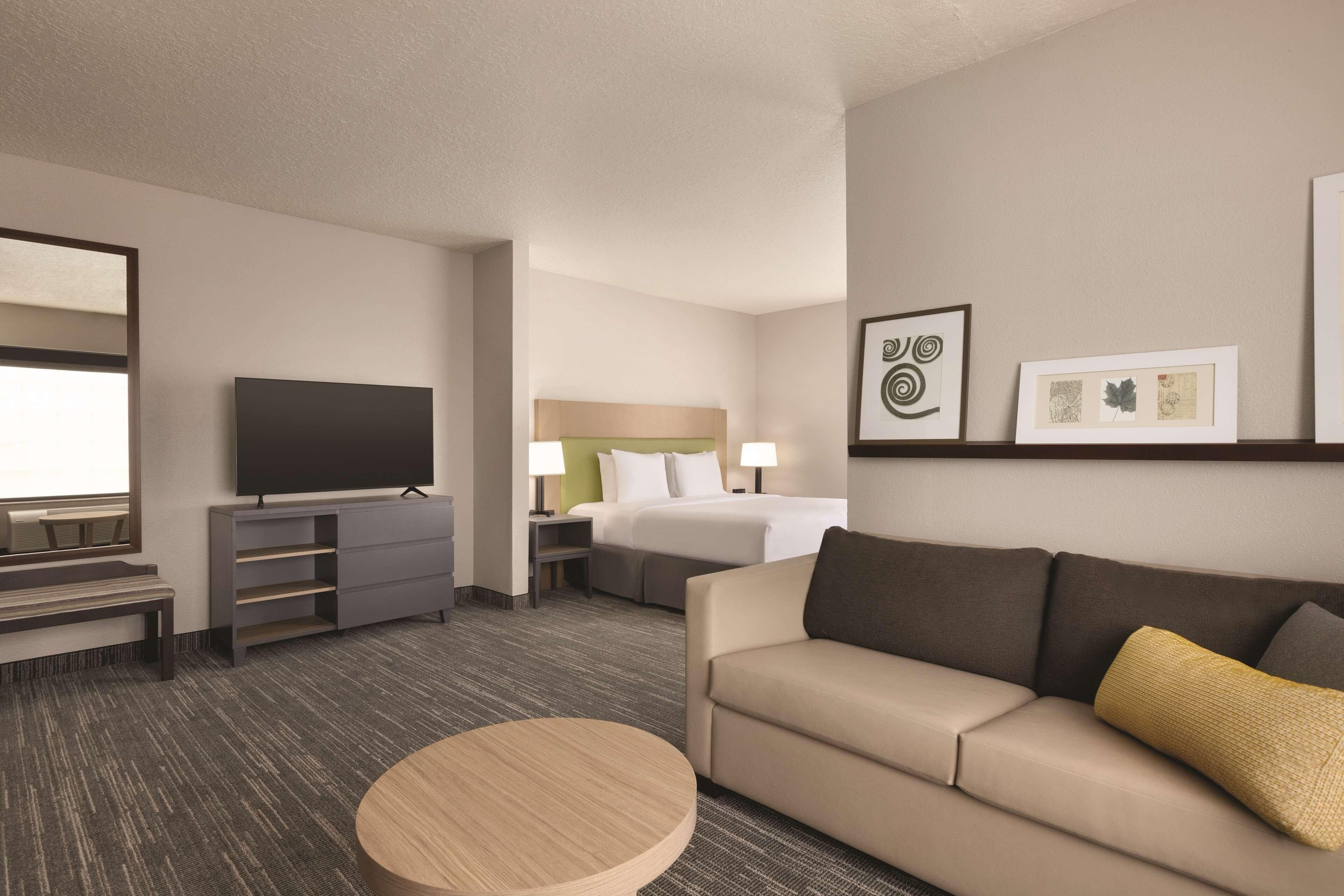 Country Inn & Suites by Radisson, RJ Stadium - Tampa Airport East — 13
