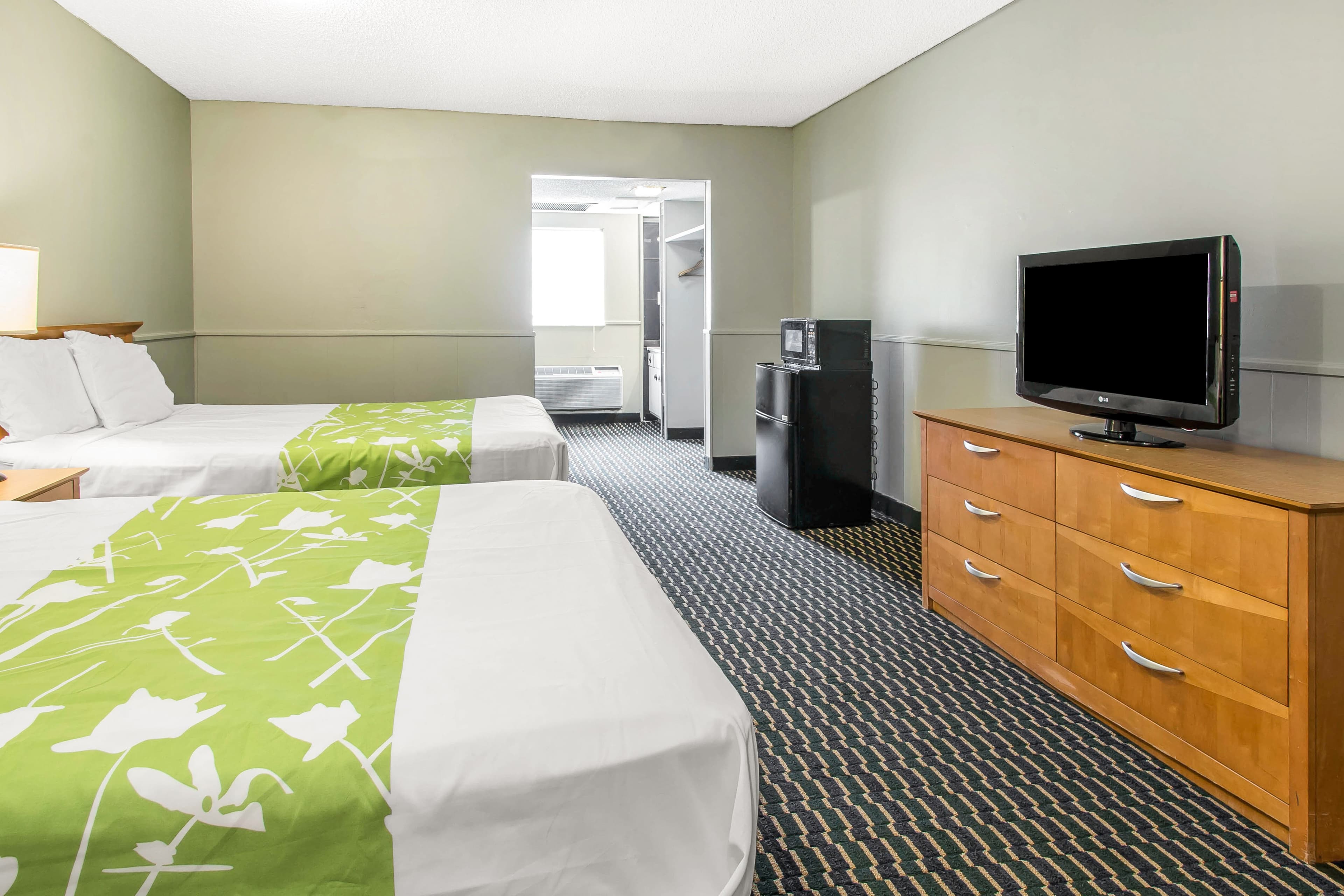 Rodeway Inn & Suites Winter Haven Chain of Lakes - Image 4