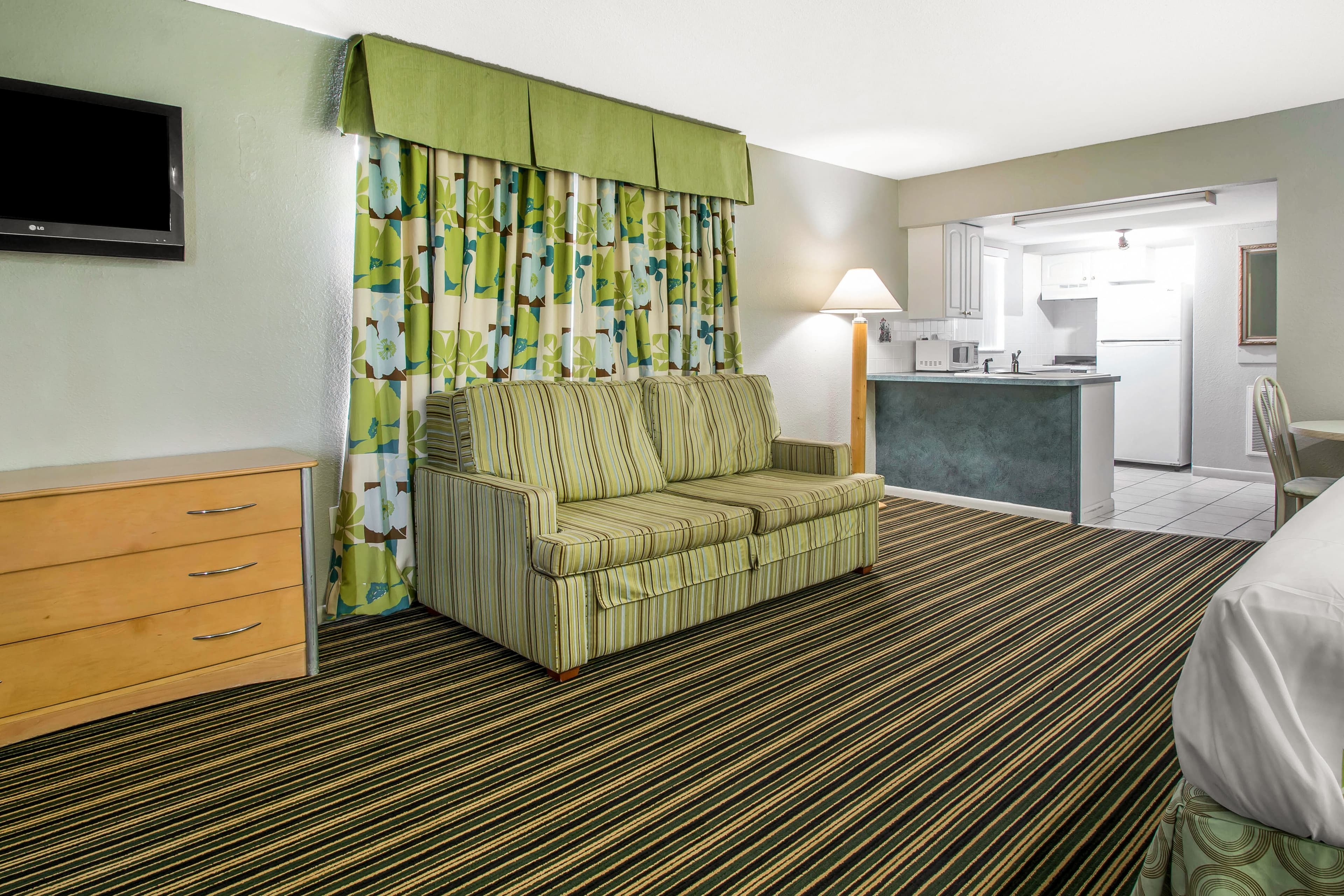 Rodeway Inn & Suites Winter Haven Chain of Lakes — 6