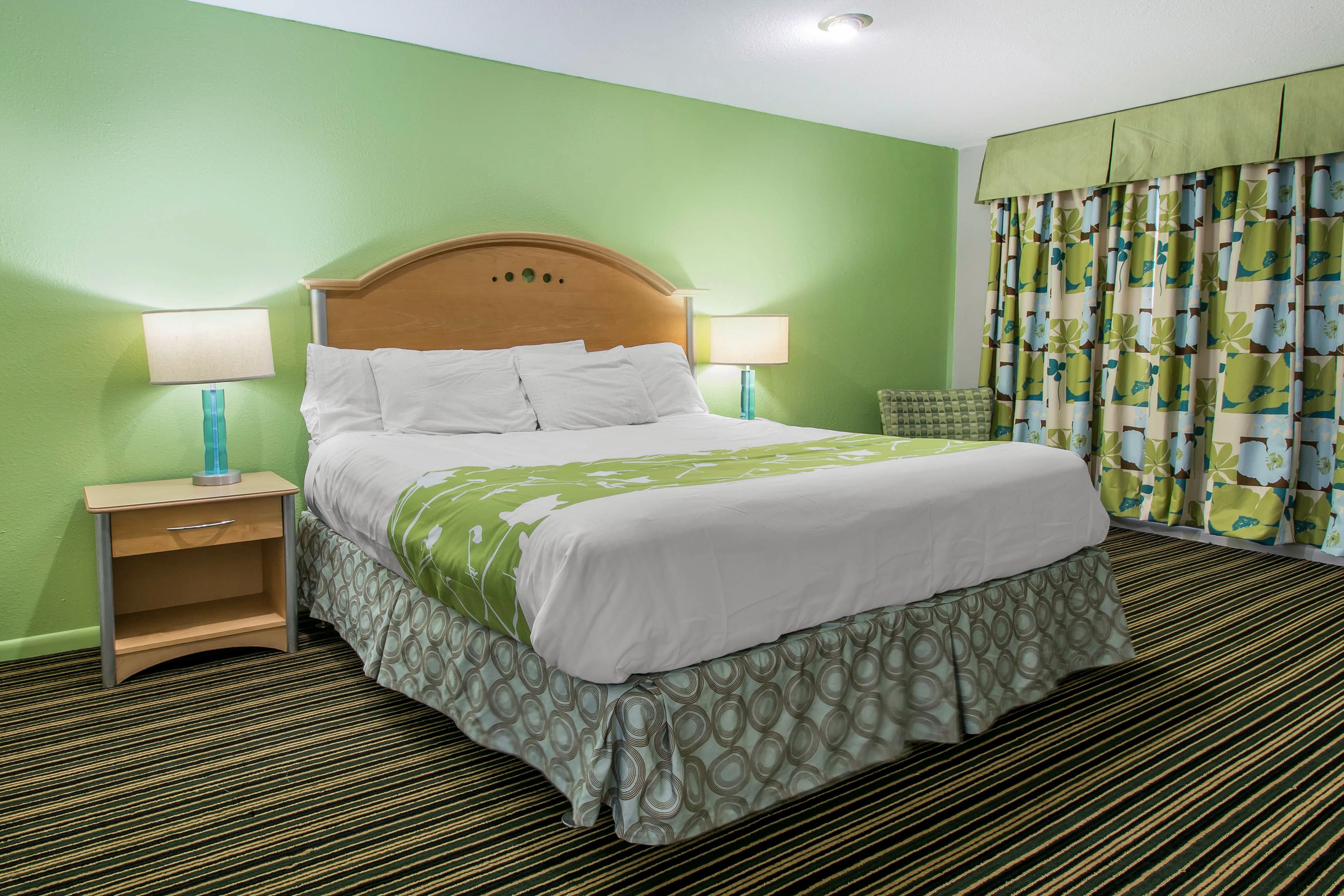 Rodeway Inn & Suites Winter Haven Chain of Lakes — 7
