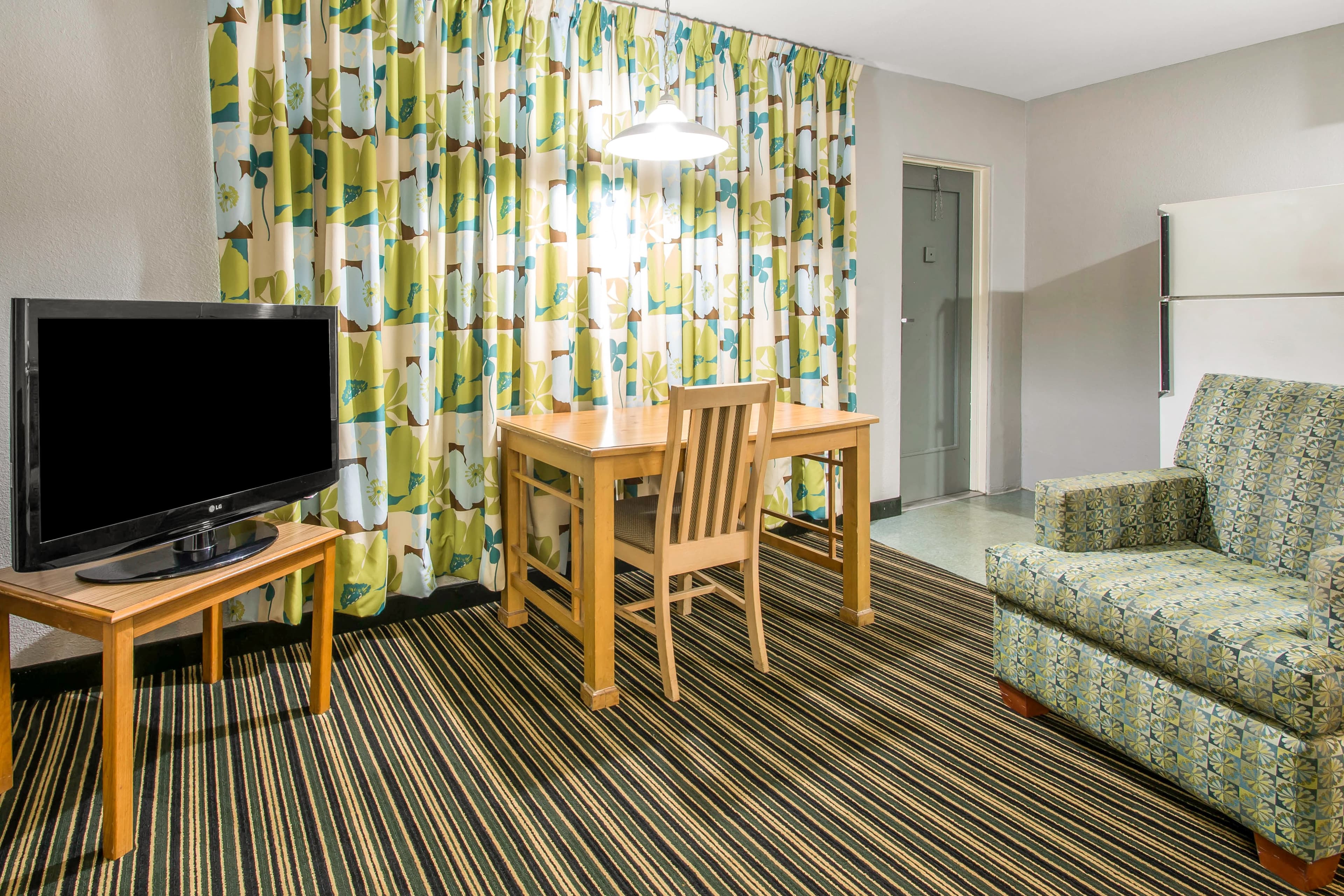 Rodeway Inn & Suites Winter Haven Chain of Lakes — 12