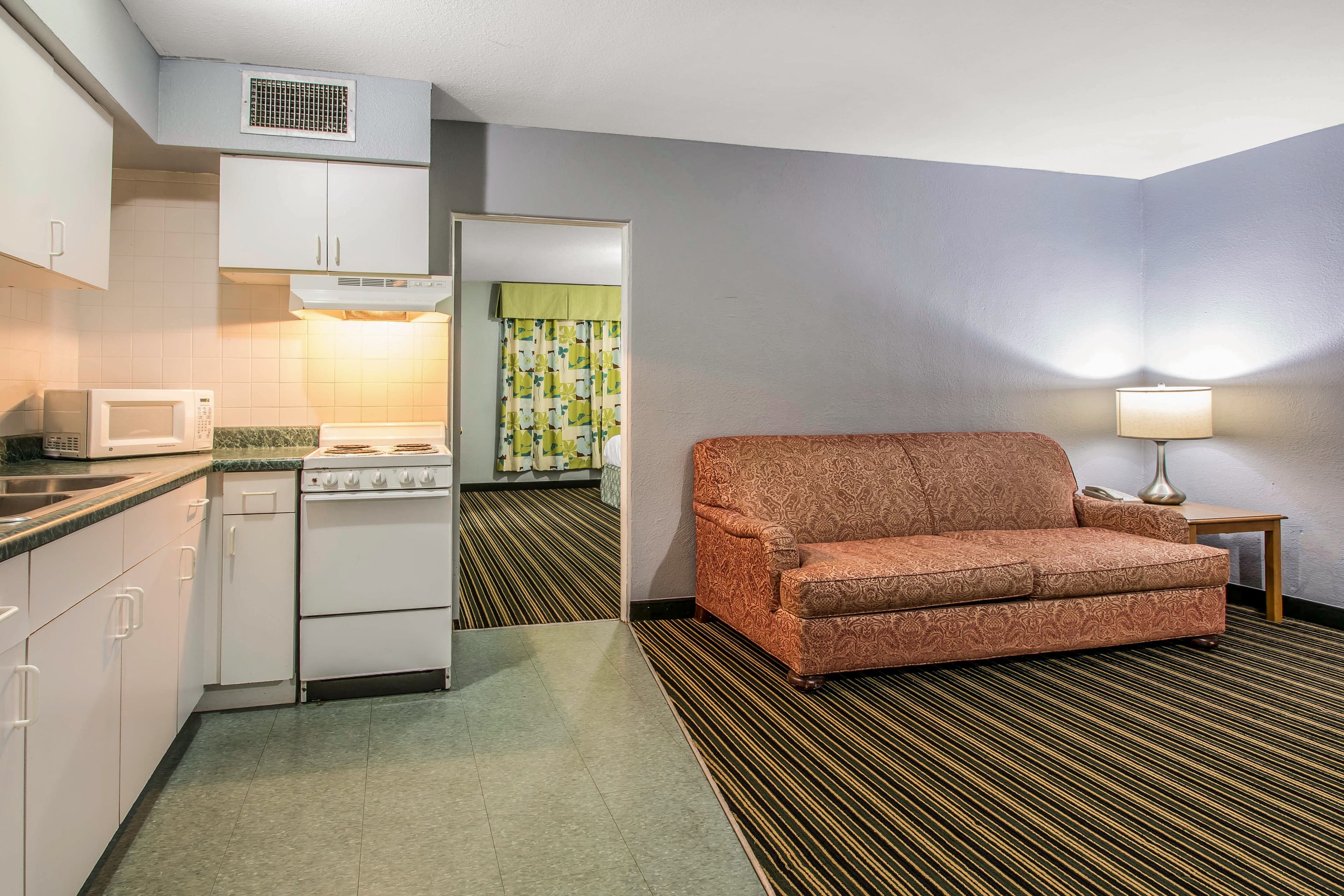 Rodeway Inn & Suites Winter Haven Chain of Lakes — 17