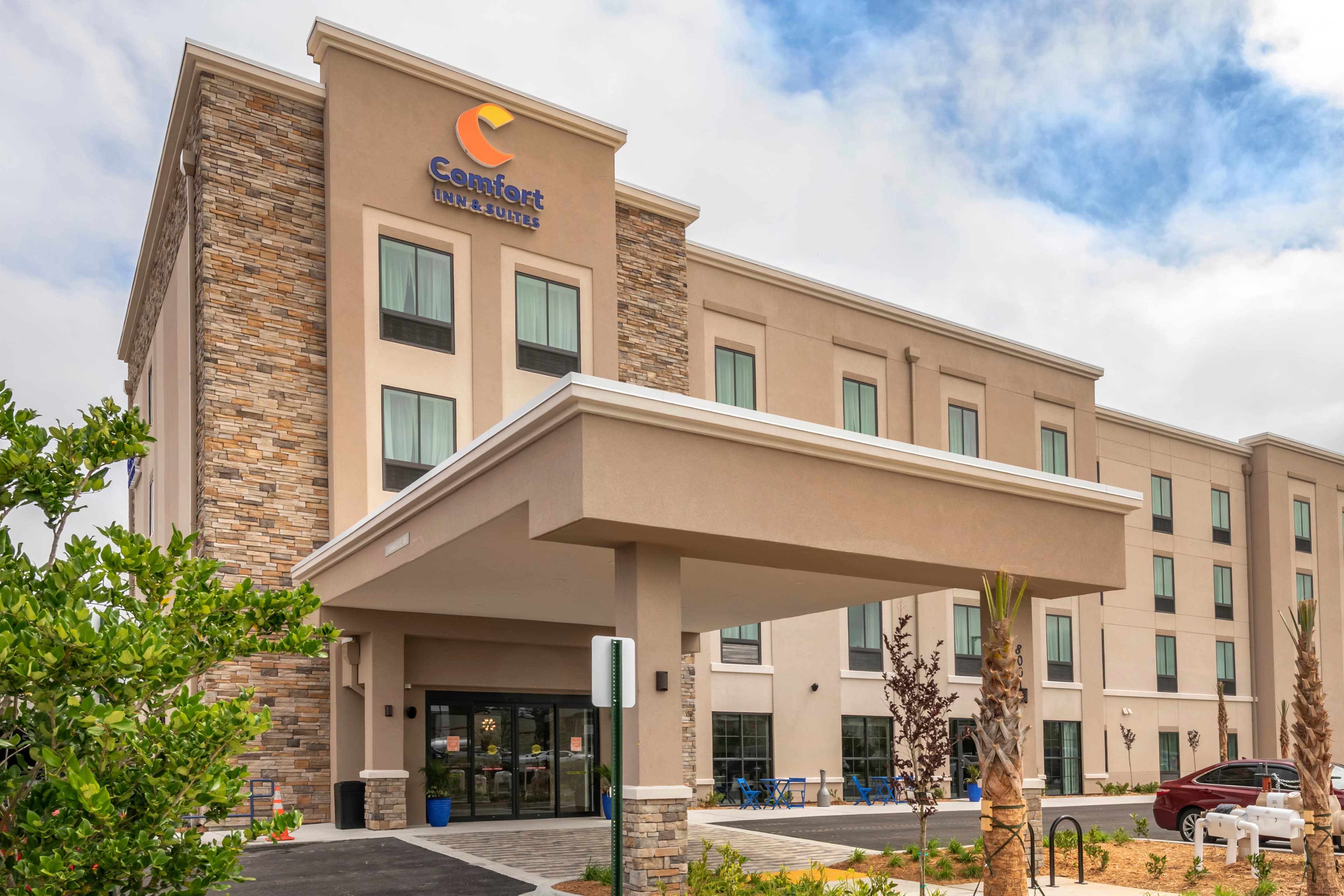 Comfort Inn & Suites Jacksonville - Orange Park Near Naval Air Station - Image 1