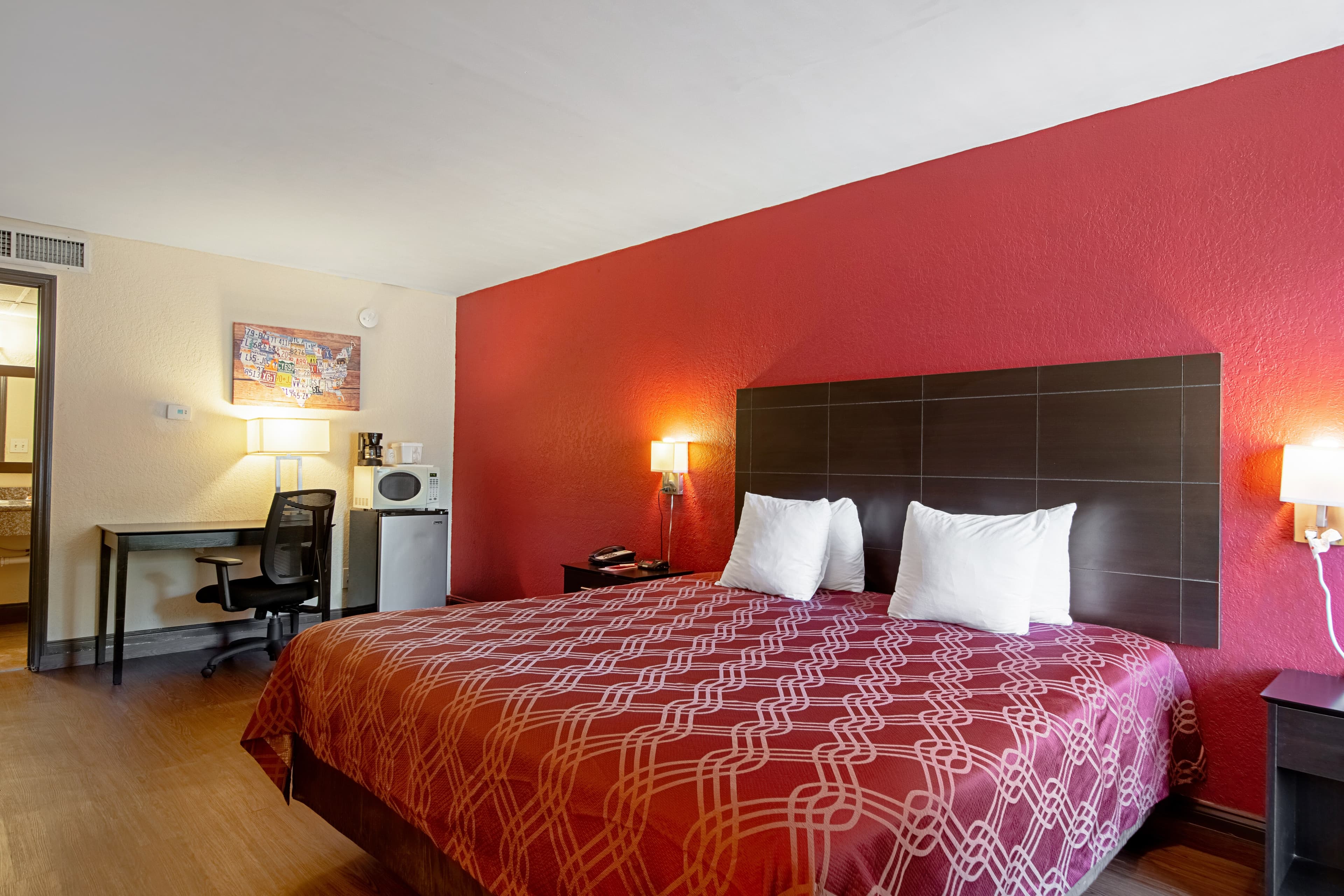 Econo Lodge Inn & Suites Clearwater Central — 9