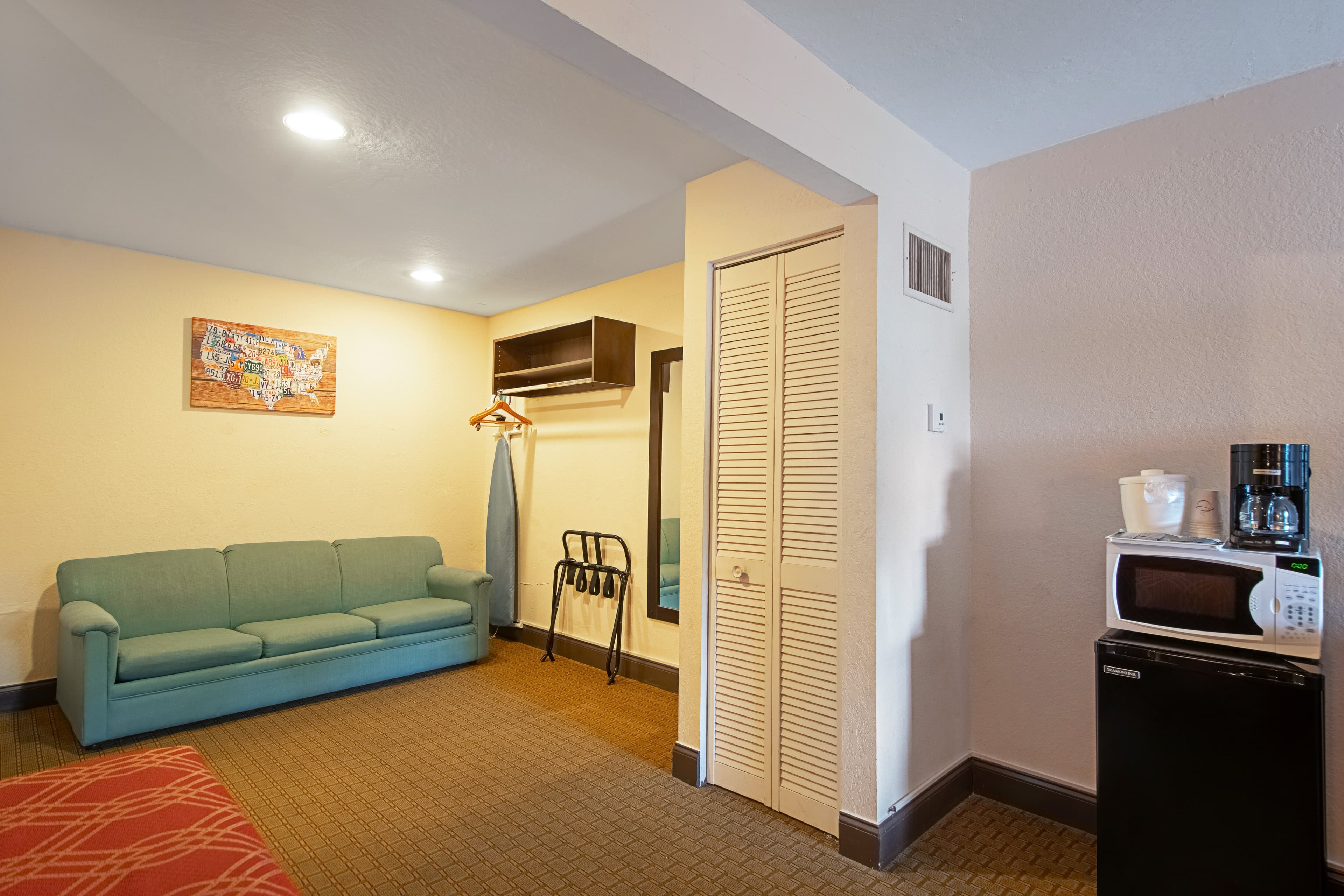 Econo Lodge Inn & Suites Clearwater Central — 26