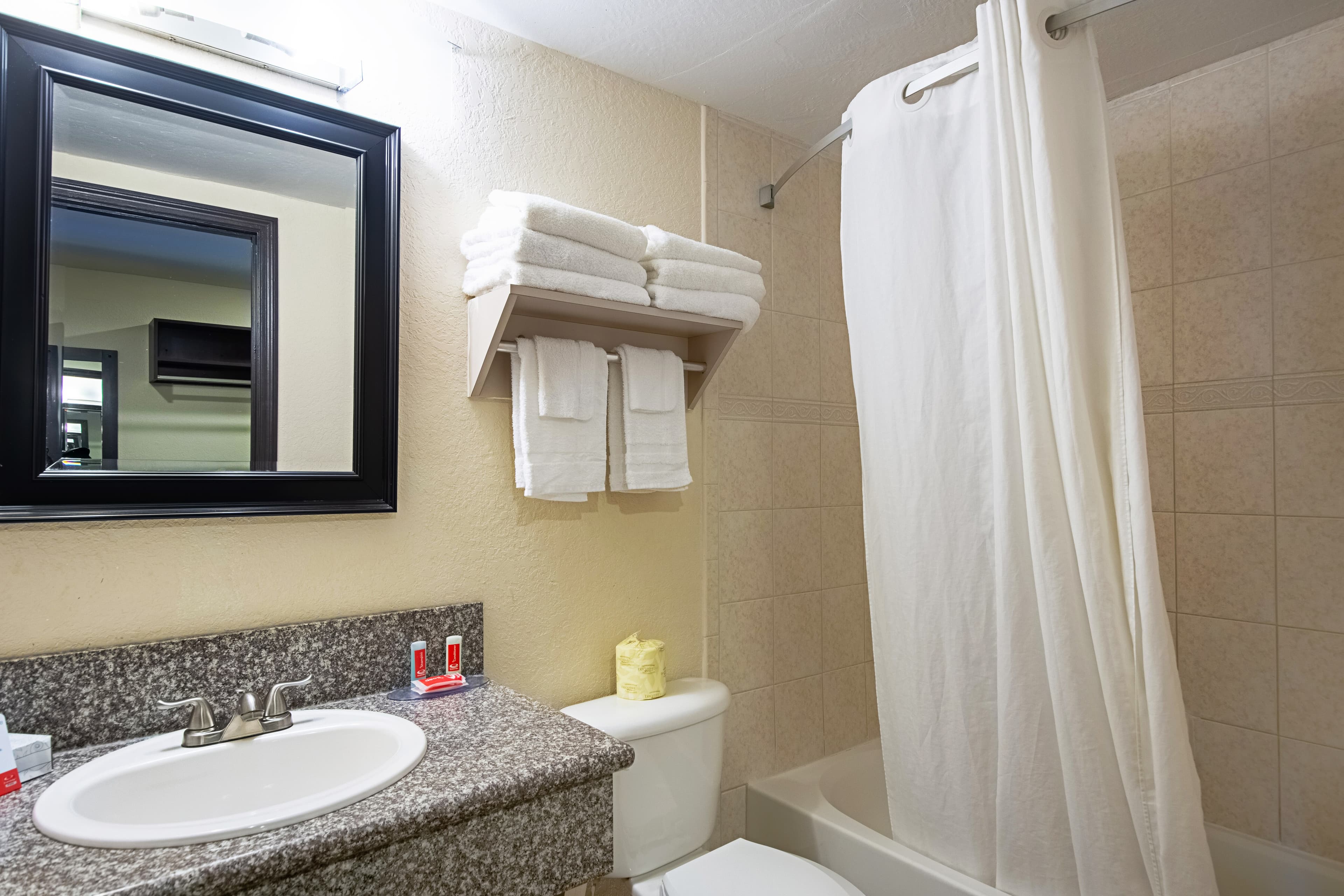 Econo Lodge Inn & Suites Clearwater Central — 27