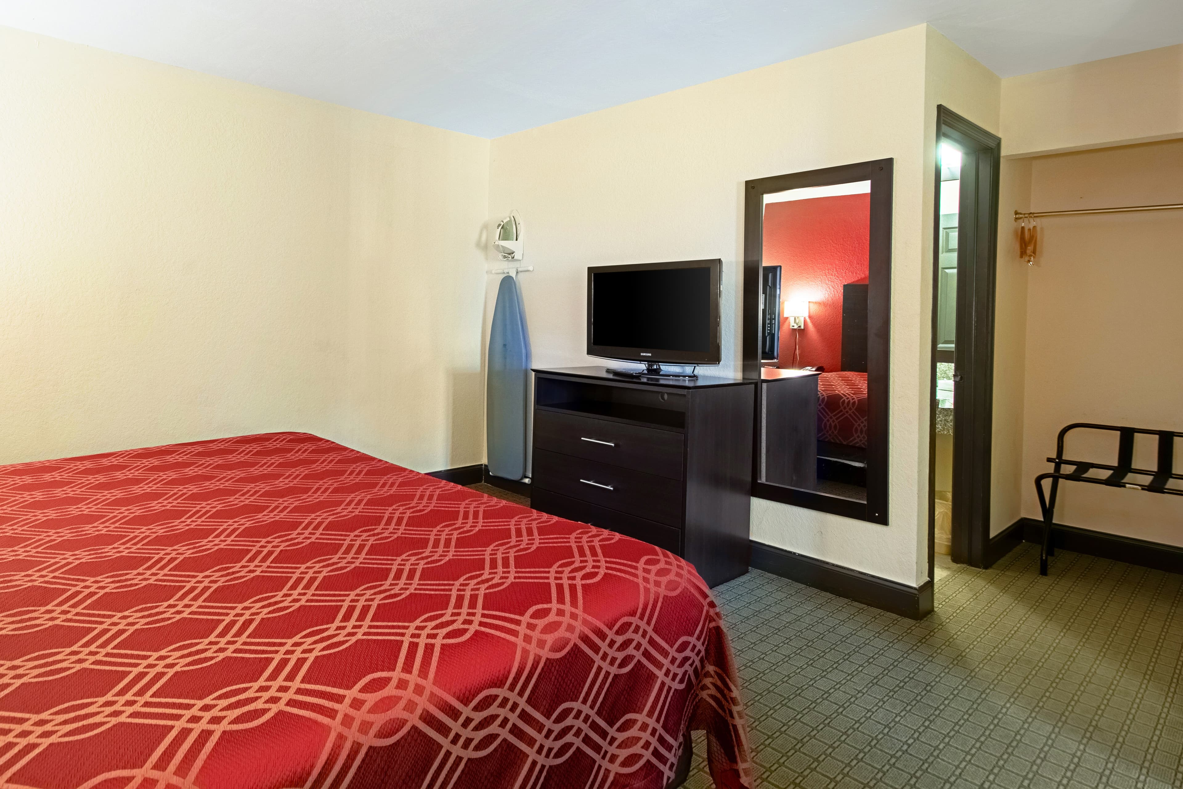 Econo Lodge Inn & Suites Clearwater Central — 29