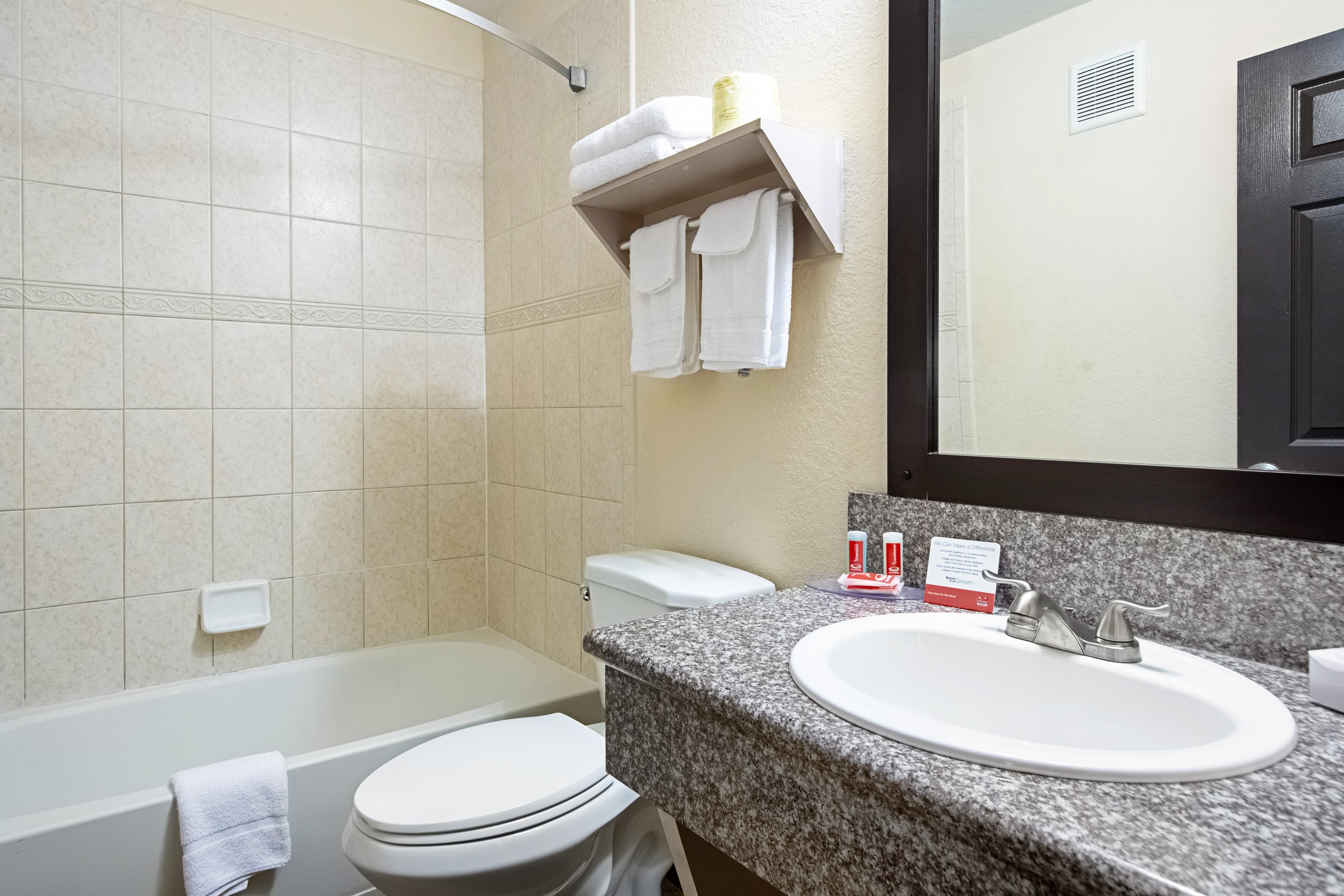 Econo Lodge Inn & Suites Clearwater Central — 31