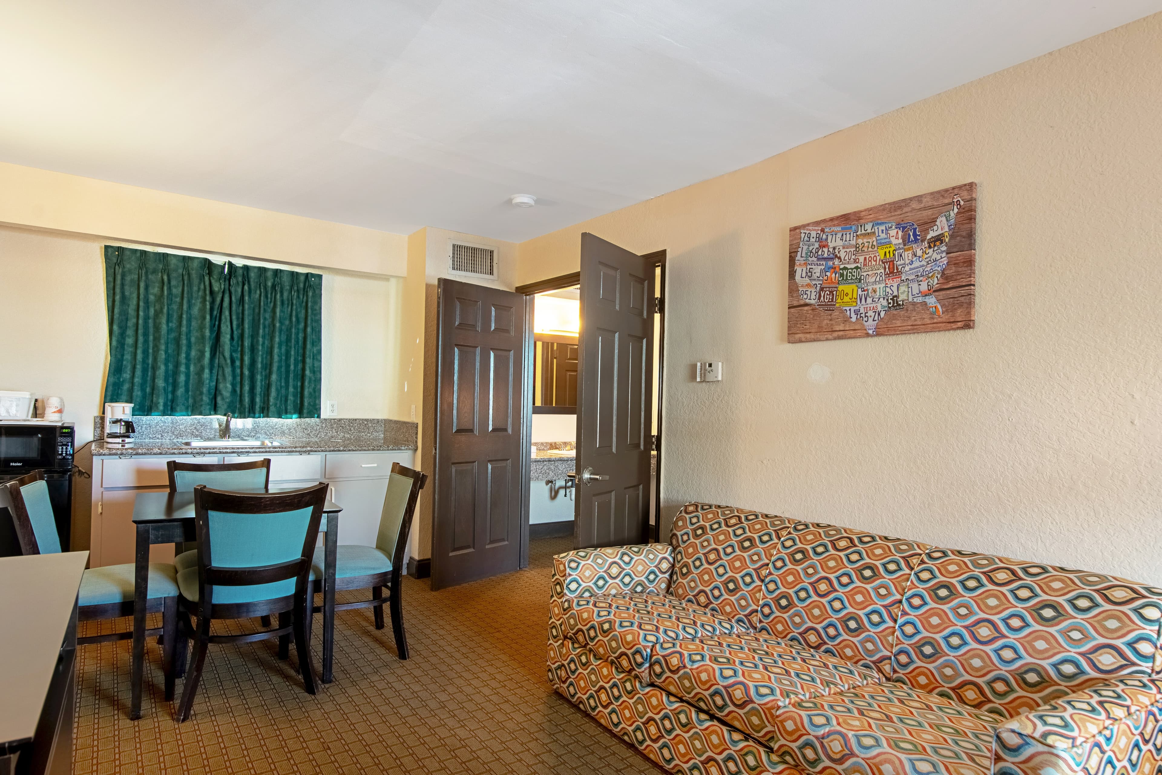 Econo Lodge Inn & Suites Clearwater Central — 34