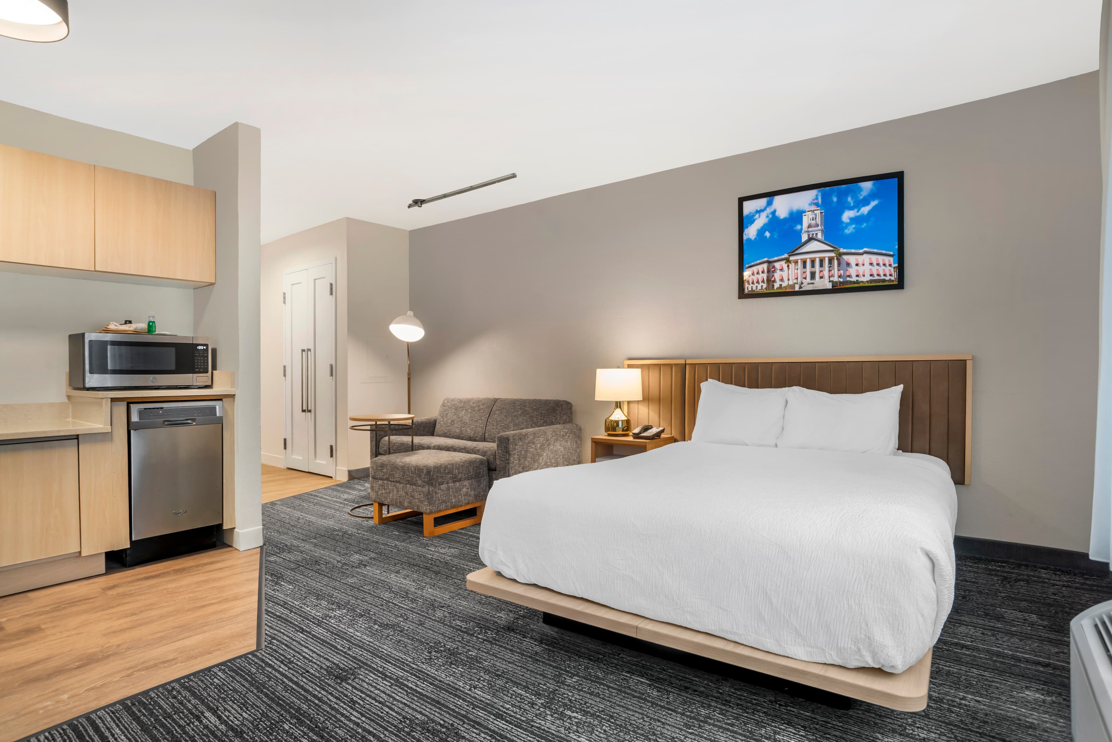 Alluxsuites at 1876, an Ascend Collection Hotel — 6