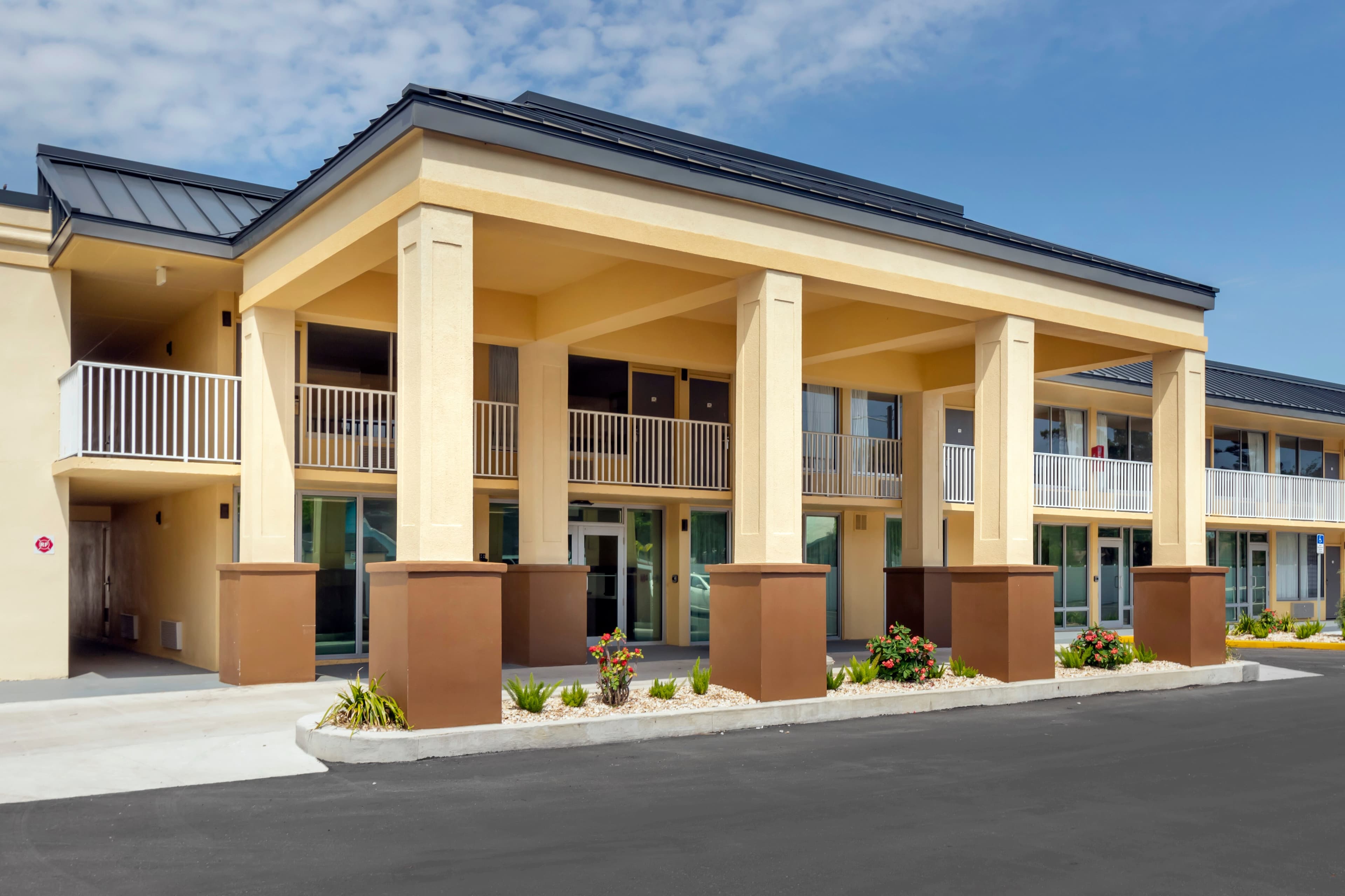 Quality Inn Saint Petersburg North-Tampa Bay - Image 1