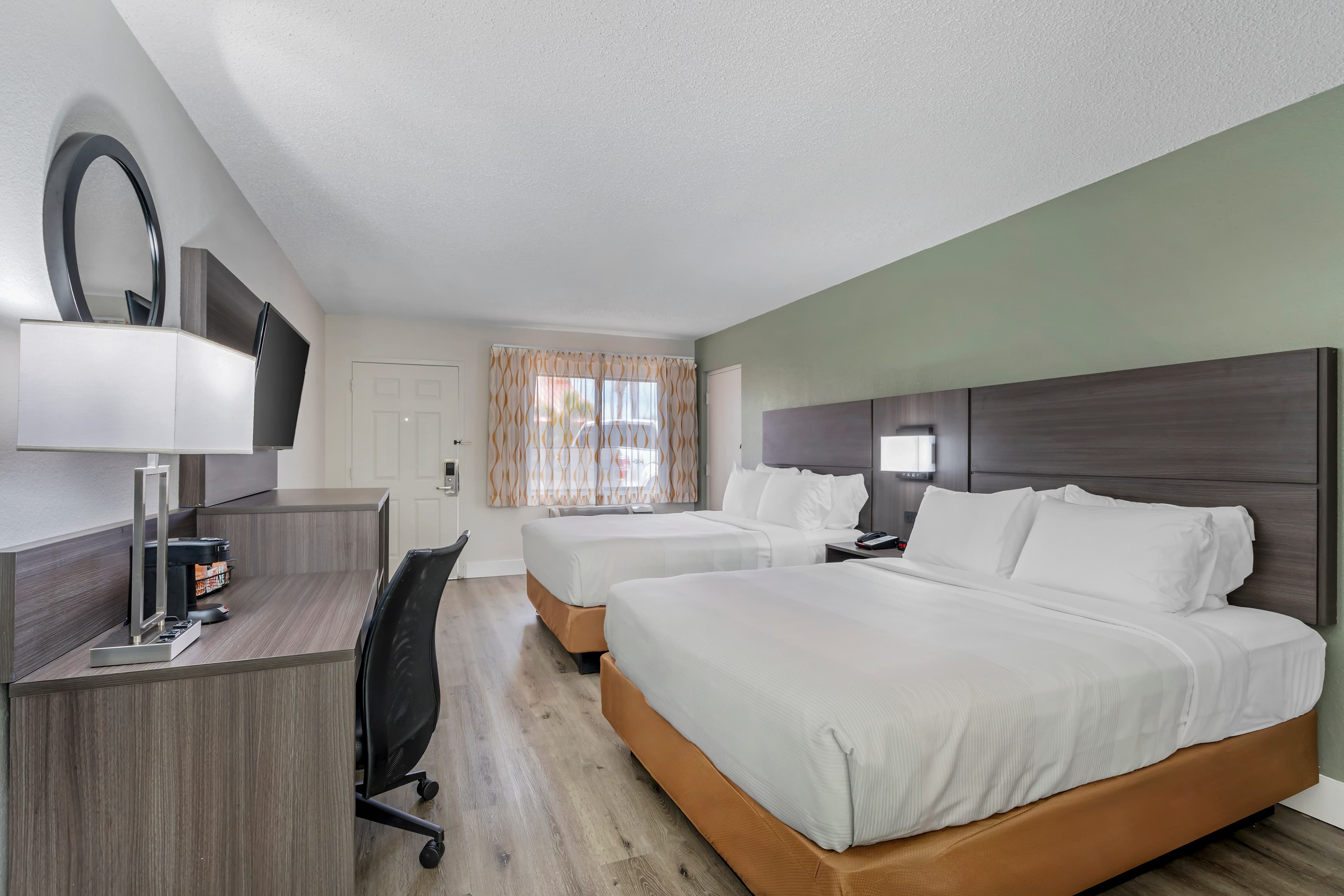 Quality Inn & Suites Orlando East - UCF Area - Image 2