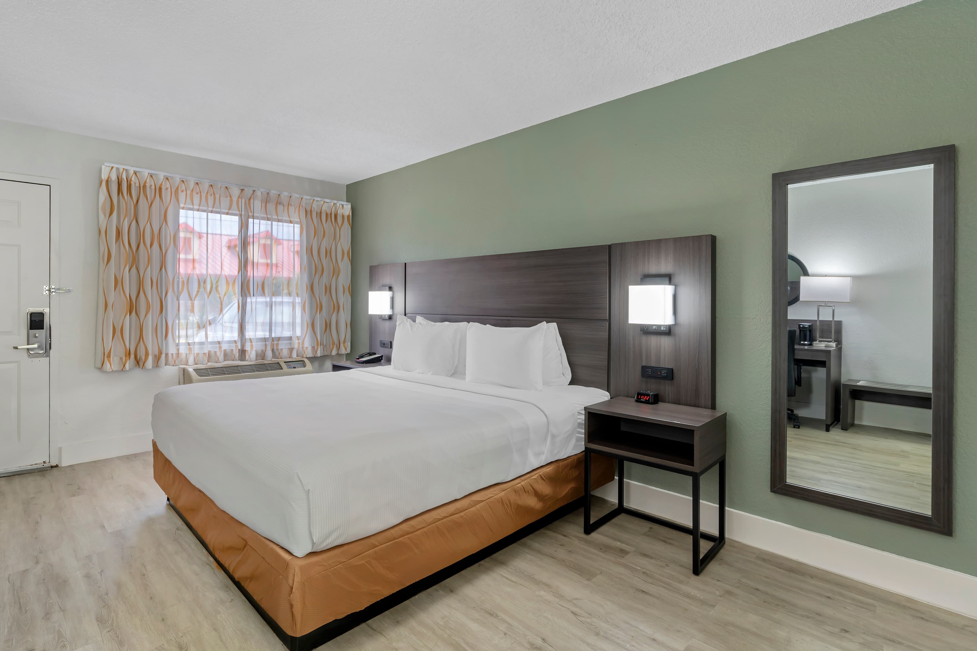 Quality Inn & Suites Orlando East - UCF Area — 10