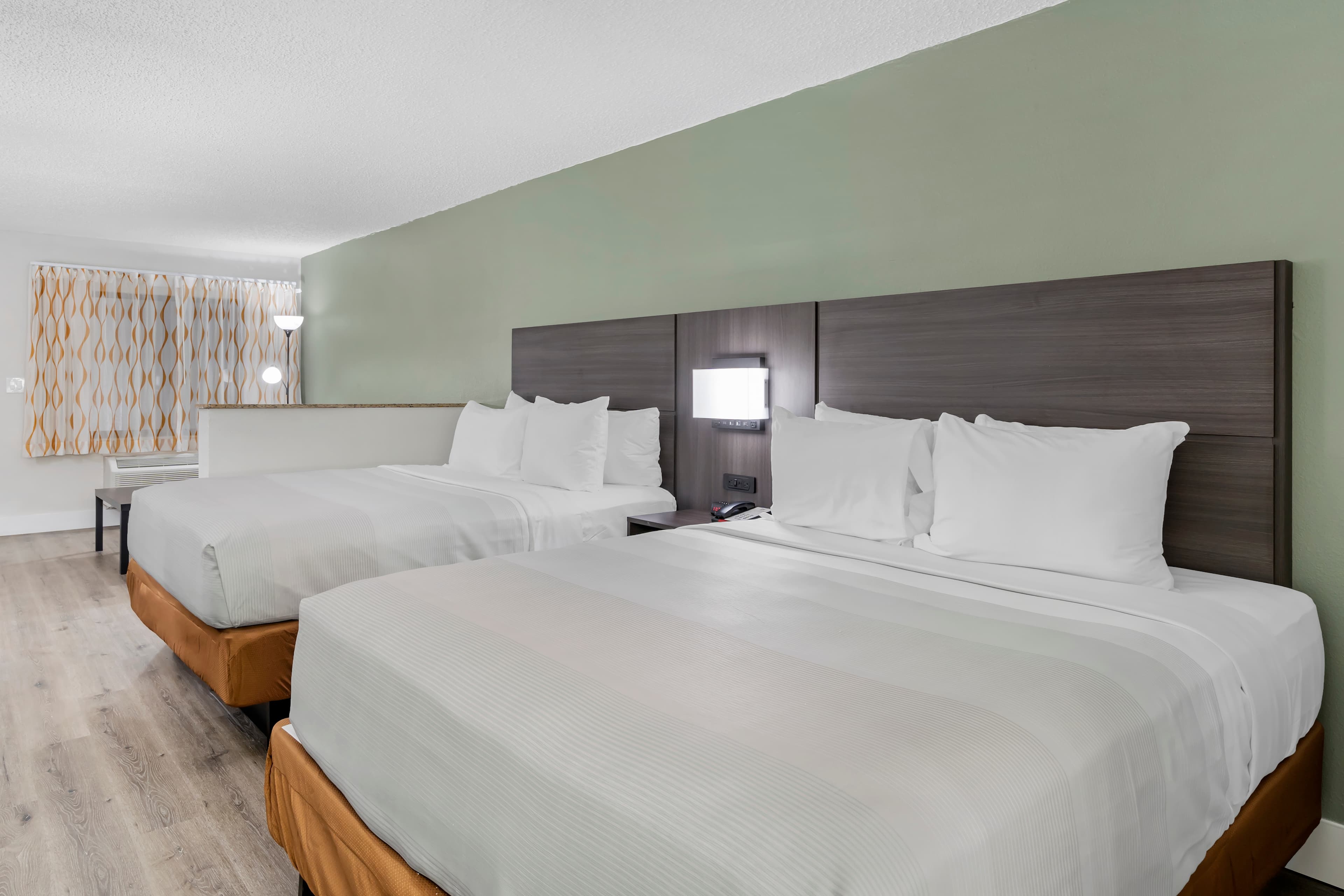 Quality Inn & Suites Orlando East - UCF Area — 14