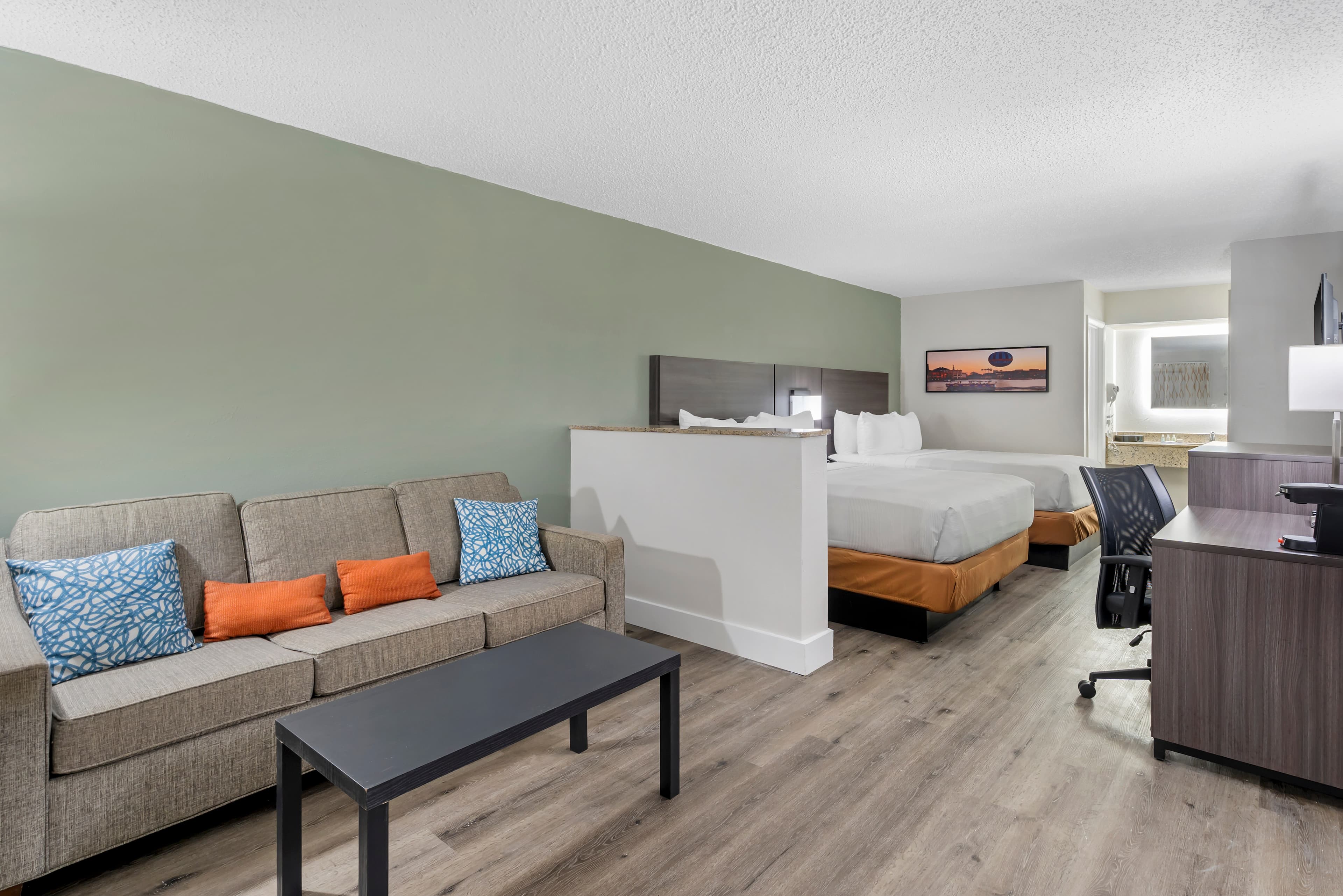 Quality Inn & Suites Orlando East - UCF Area — 15