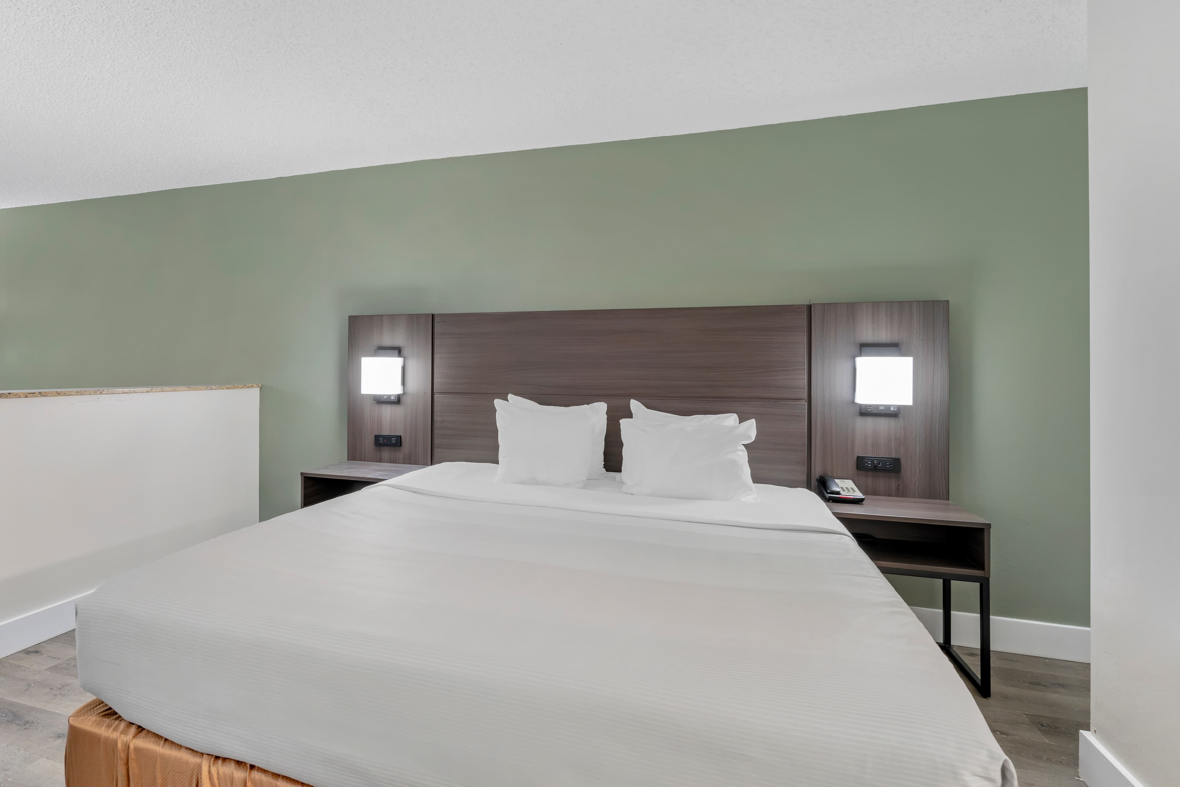 Quality Inn & Suites Orlando East - UCF Area — 6