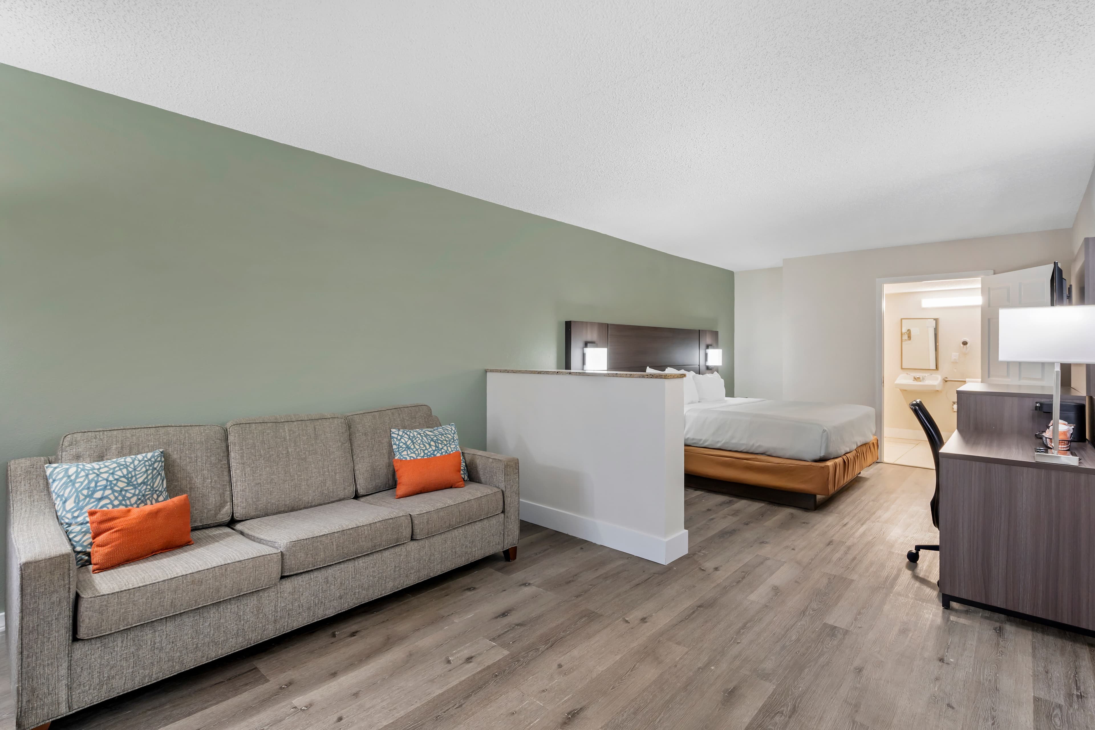 Quality Inn & Suites Orlando East - UCF Area — 7
