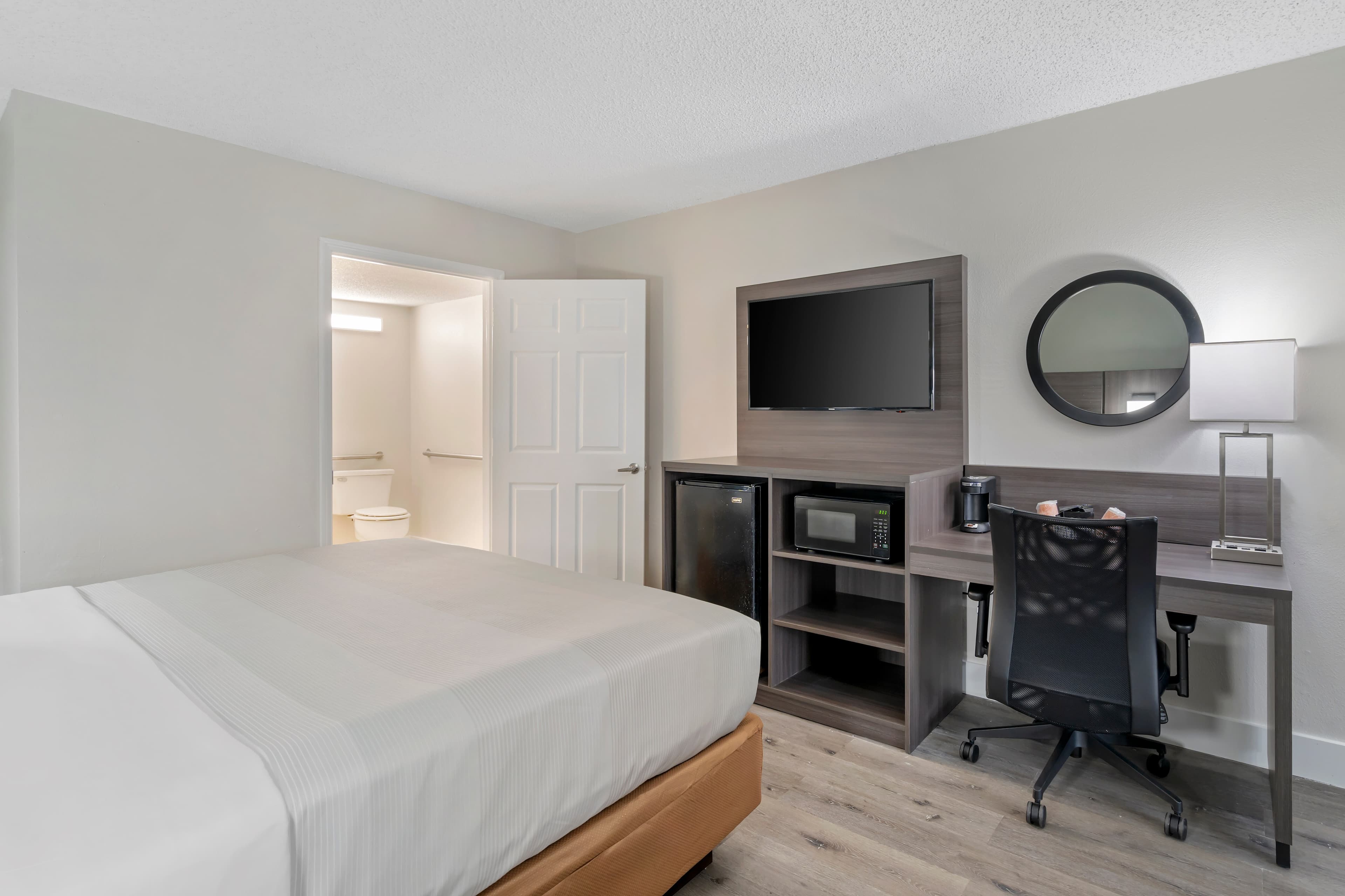 Quality Inn & Suites Orlando East - UCF Area — 8