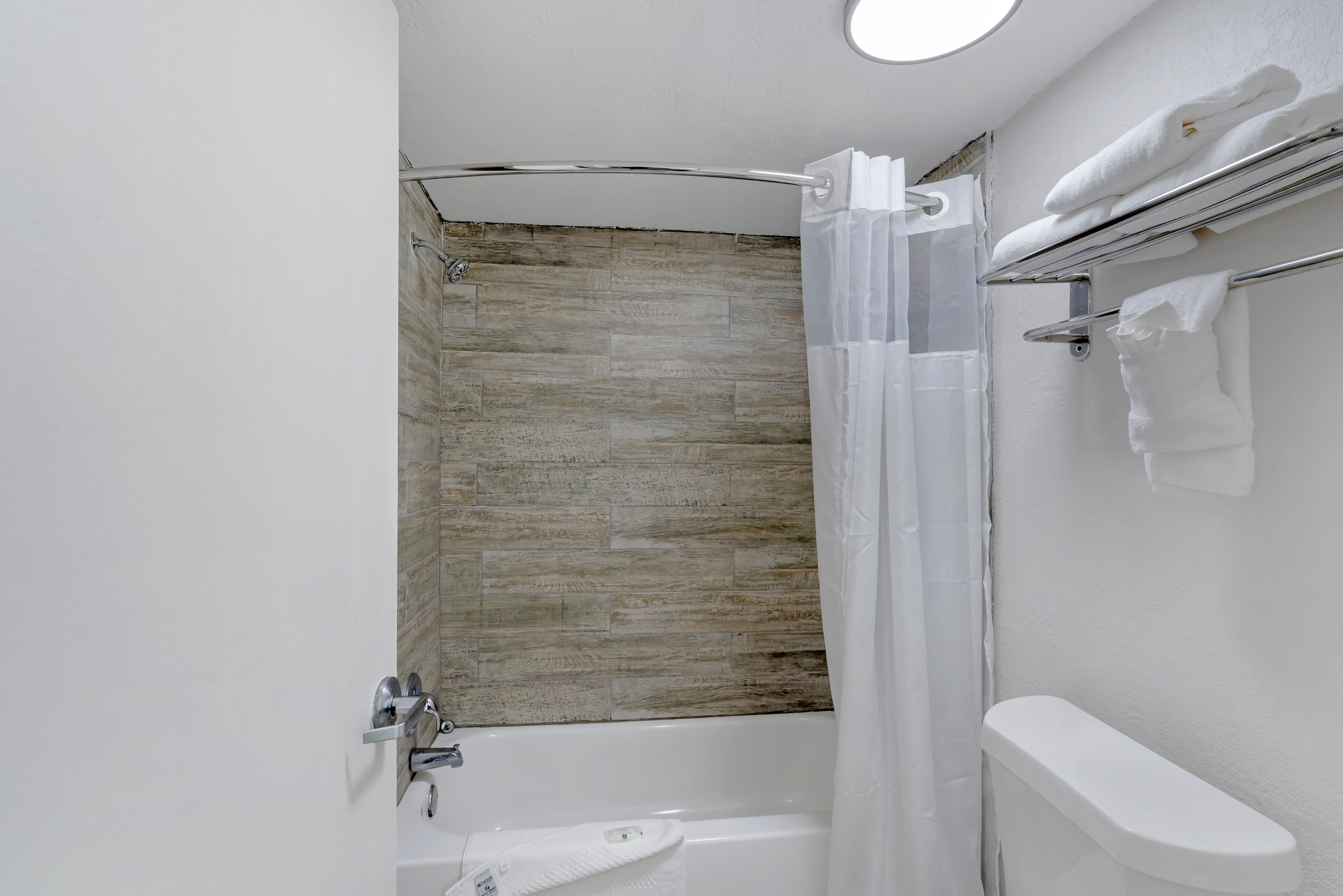 Quality Inn & Suites Orlando East - UCF Area — 13