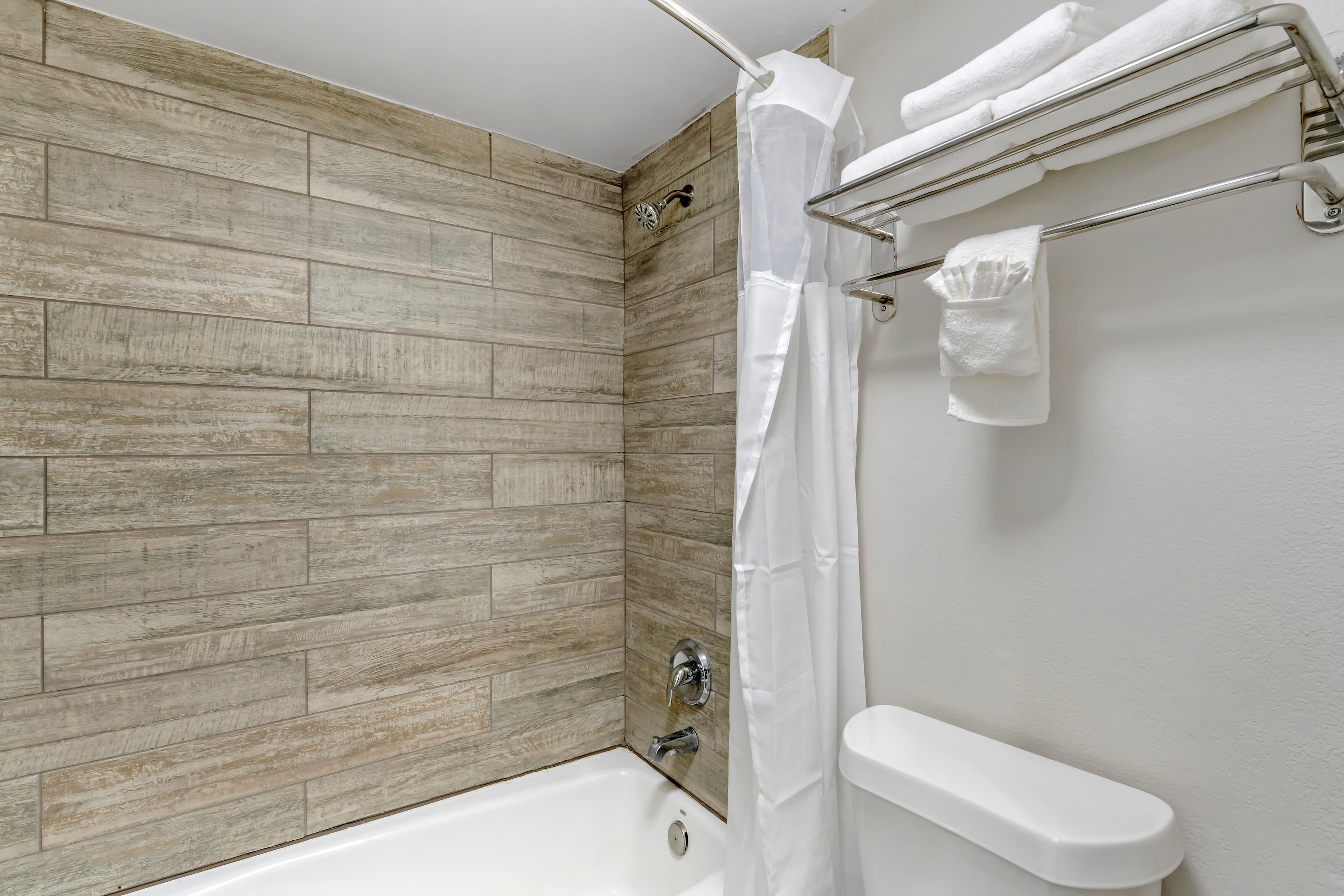 Quality Inn & Suites Orlando East - UCF Area — 17