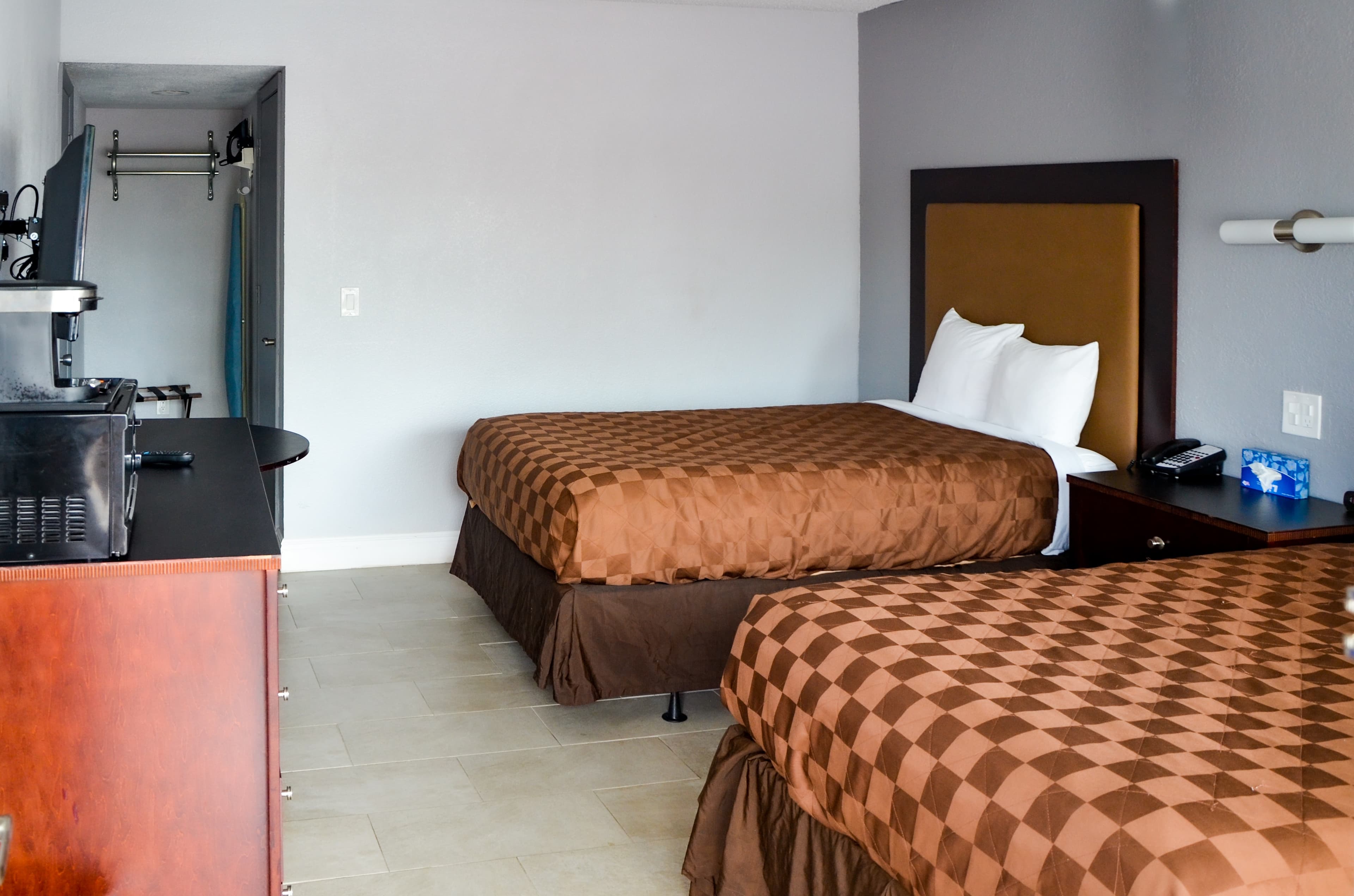 Rodeway Inn Sun City Center — 11