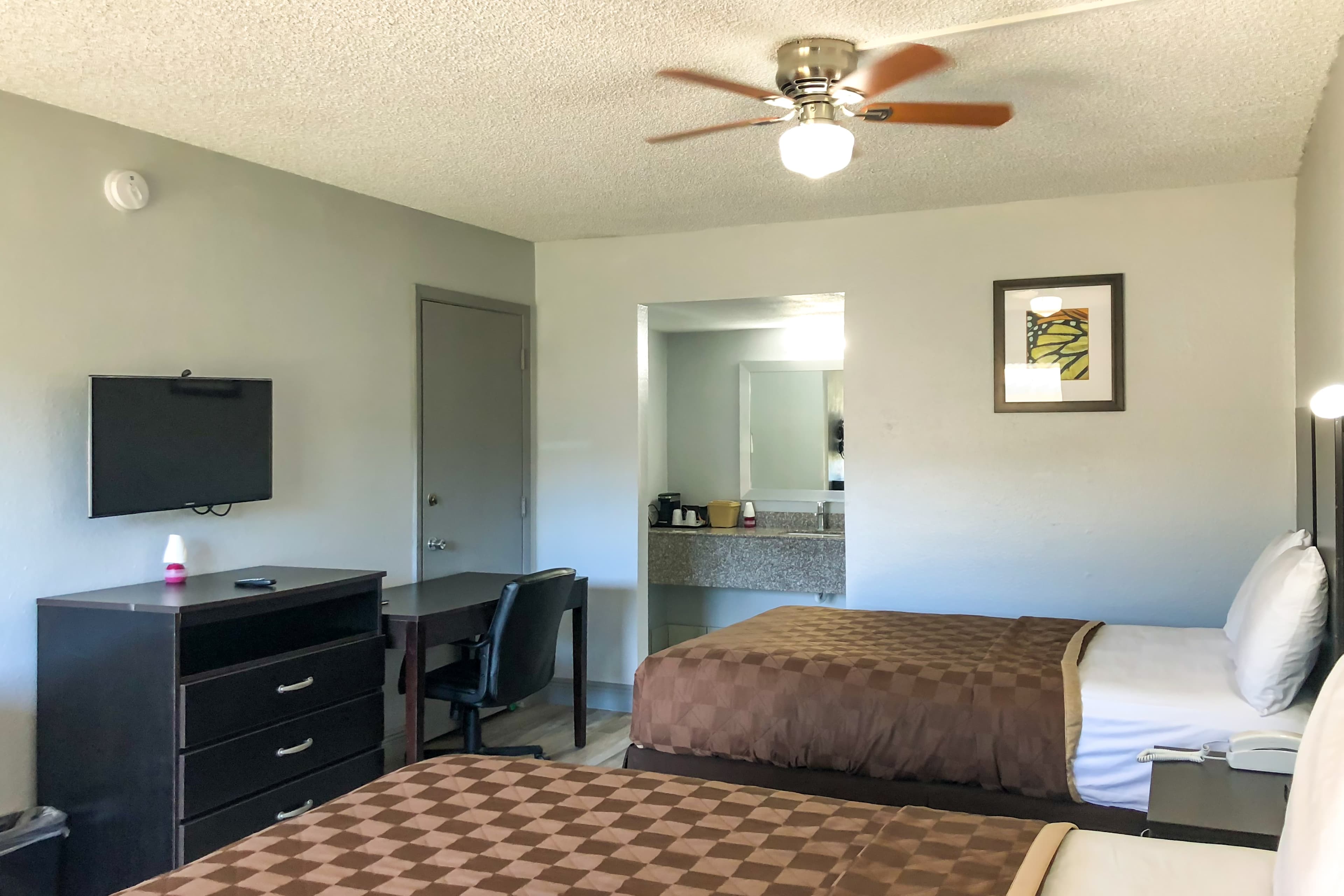 Rodeway Inn Sun City Center — 13