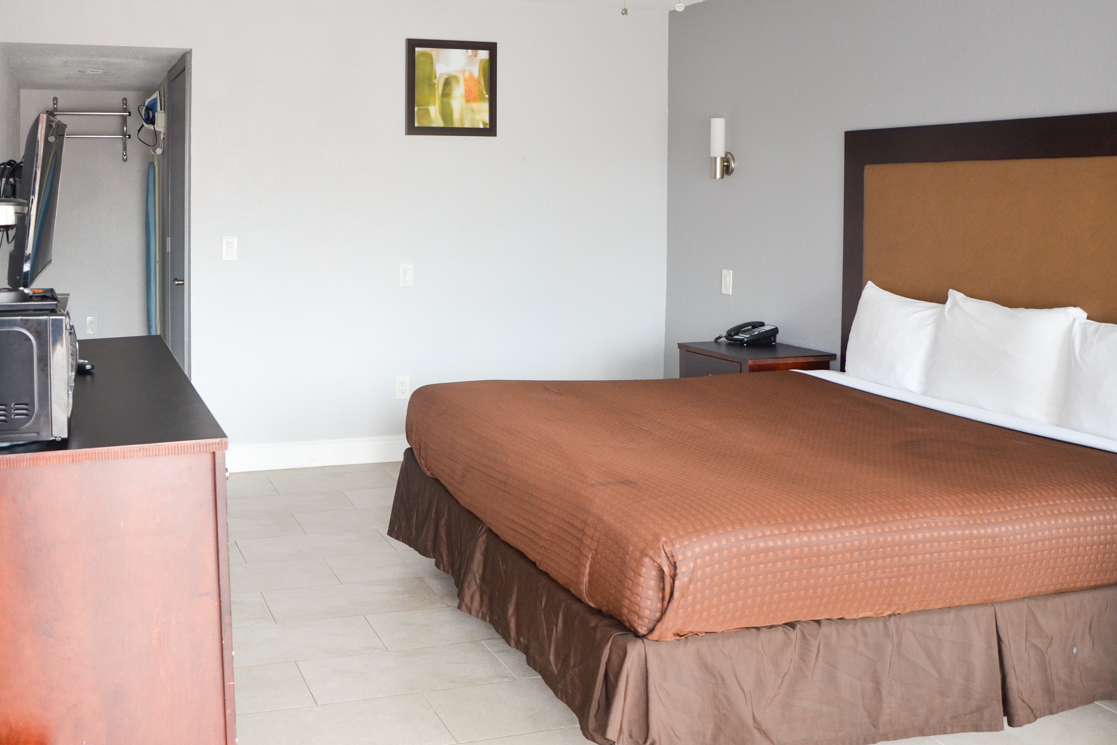 Rodeway Inn Sun City Center — 21