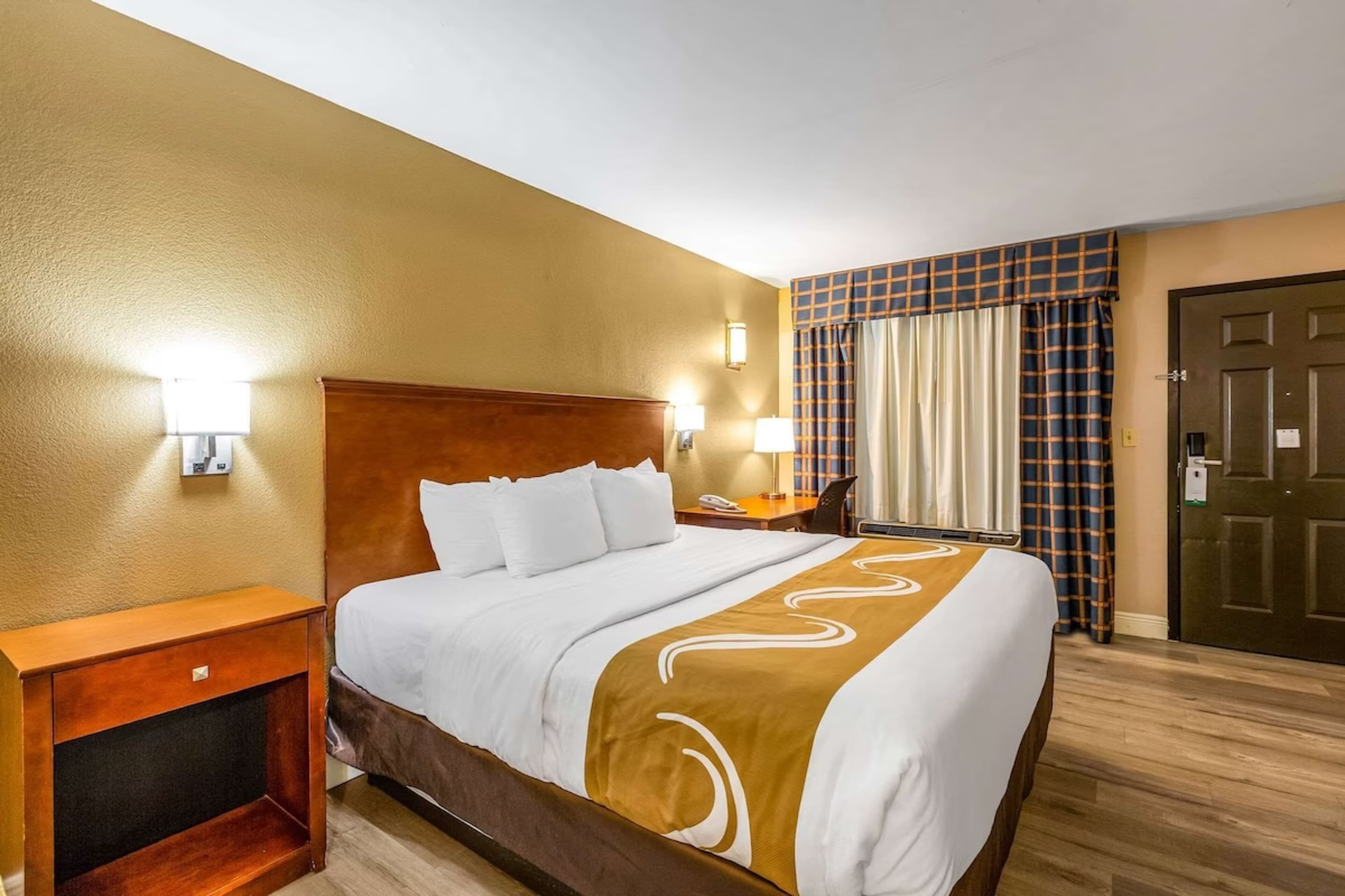 Quality Inn Quincy - Tallahassee West - Image 2