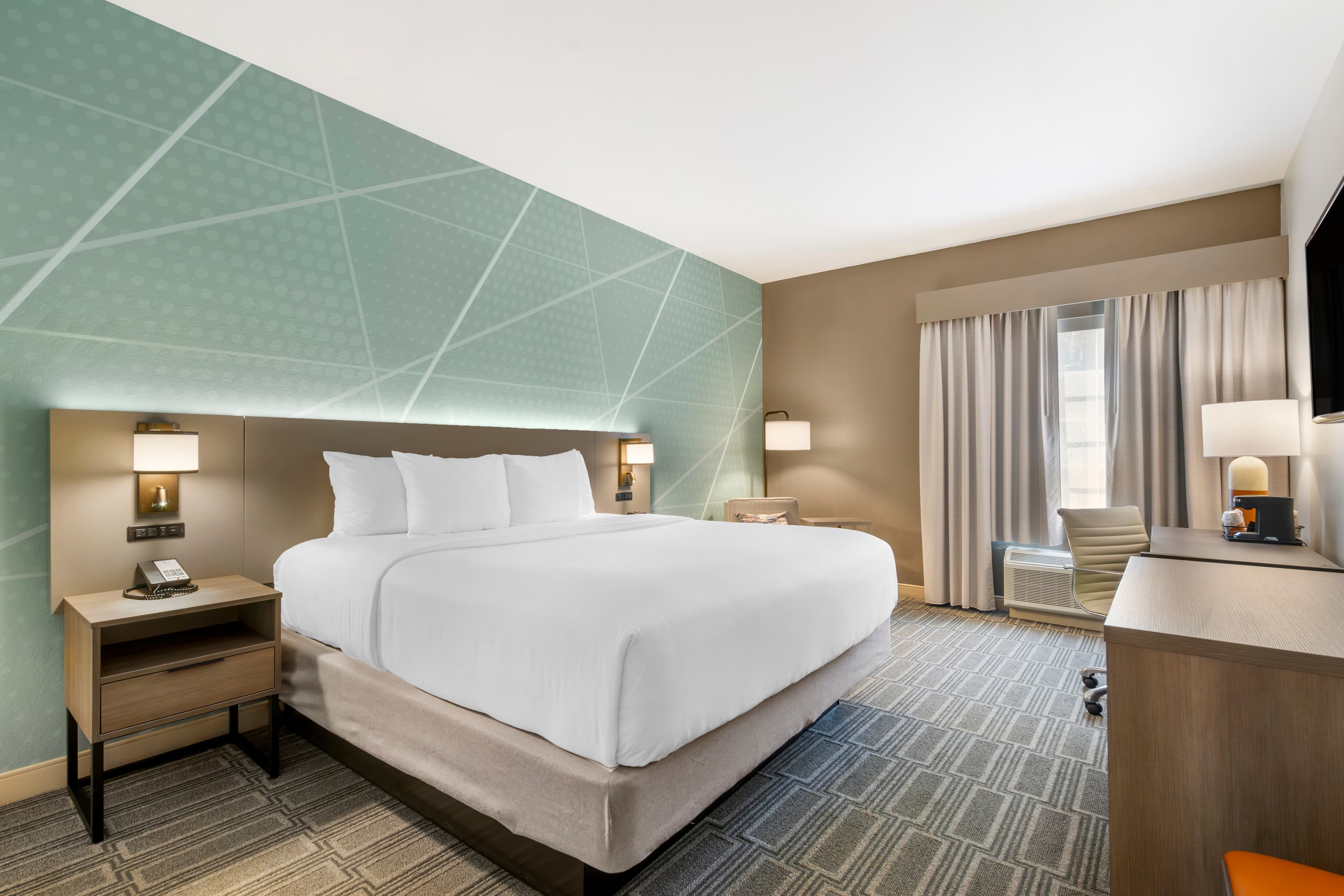 Comfort Inn & Suites Port Charlotte-Punta Gorda - Image 2