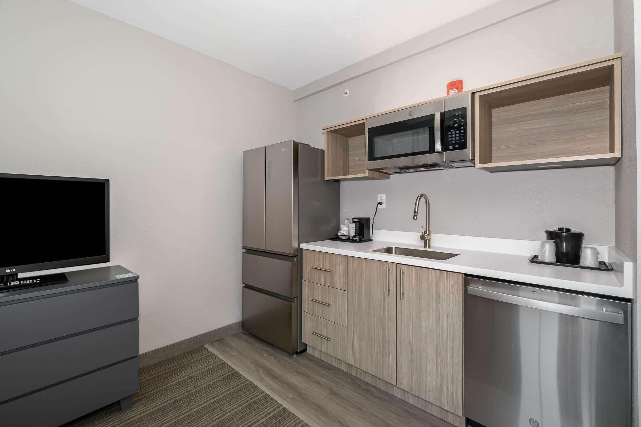 Country Inn & Suites by Radisson, Port Canaveral, FL — 17