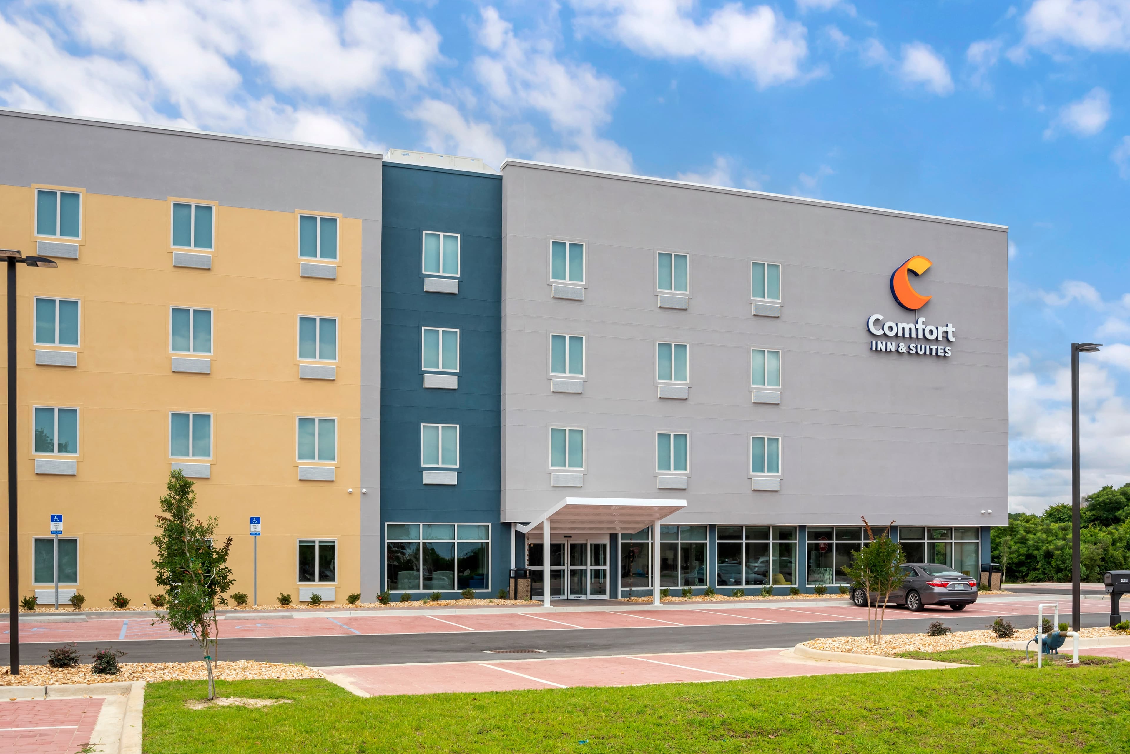 Comfort Inn & Suites Destin near Henderson Beach - Image 1