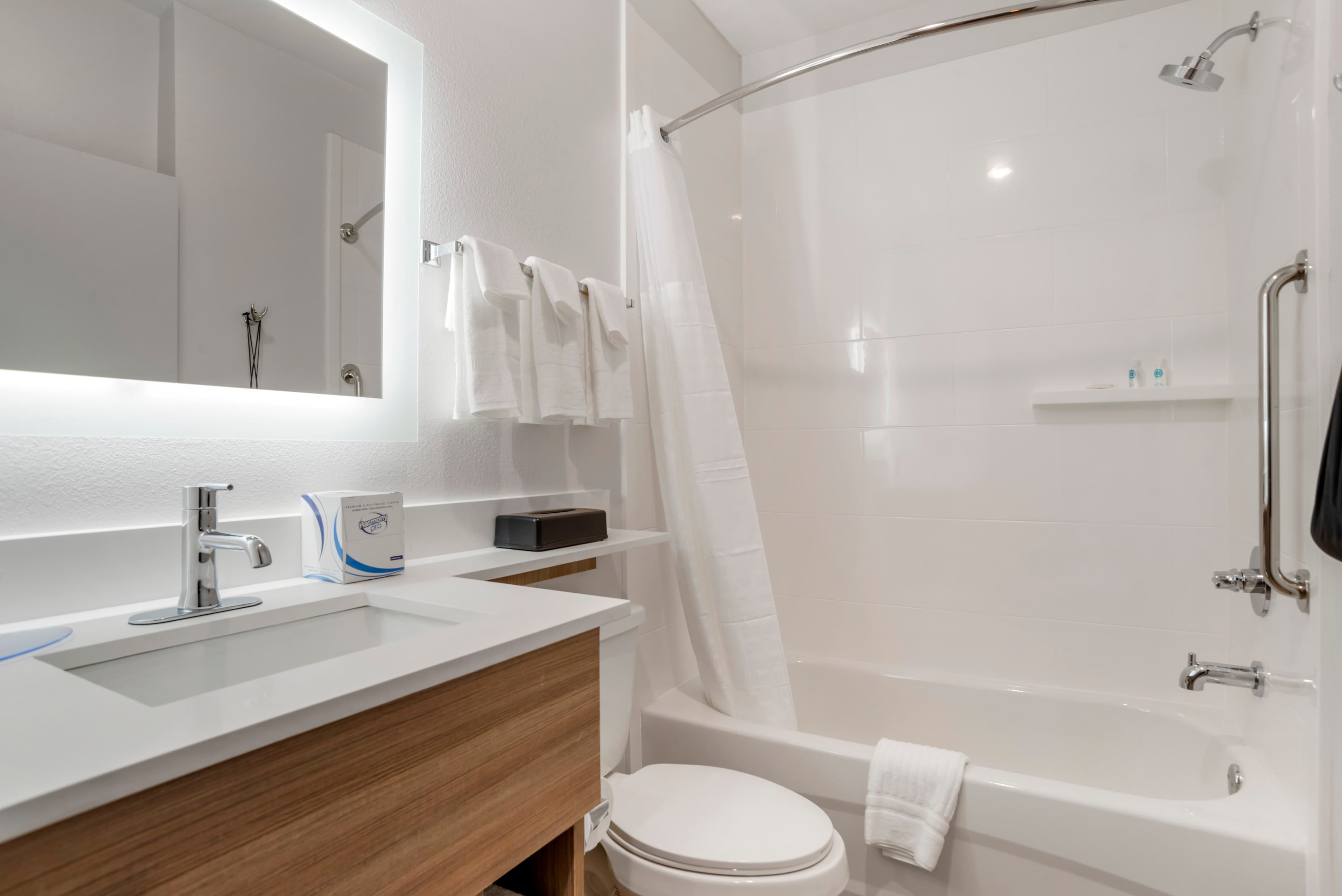Comfort Inn & Suites Destin near Henderson Beach — 17