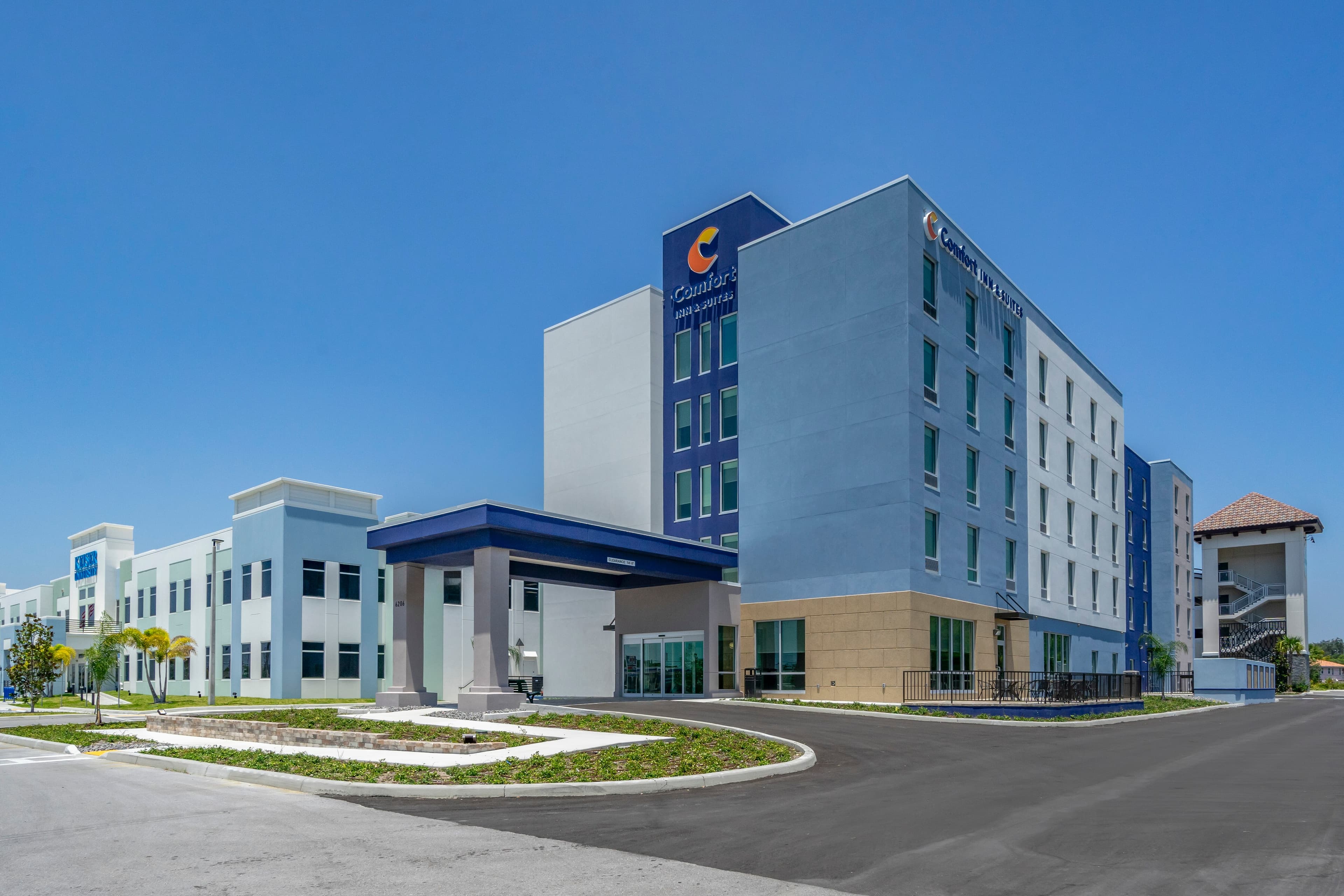 Comfort Inn & Suites New Port Richey Downtown District - Image 1