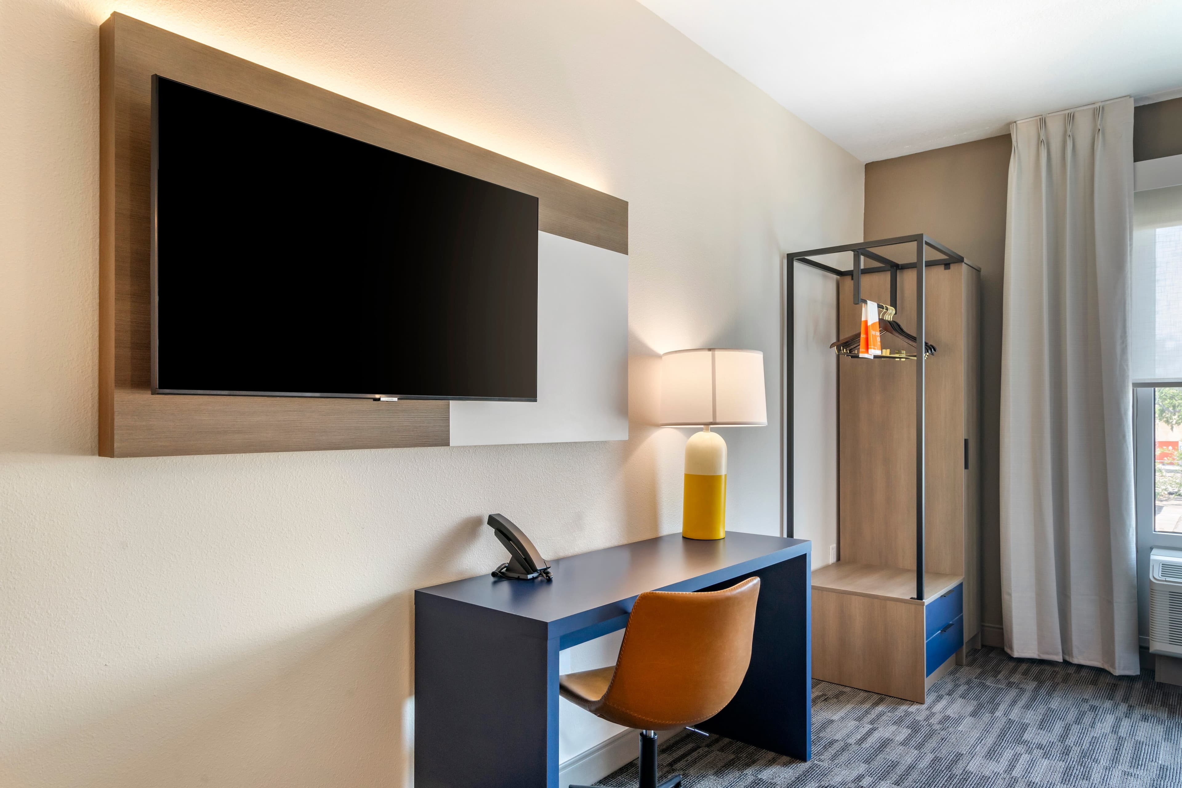 Comfort Inn & Suites New Port Richey Downtown District - Image 3