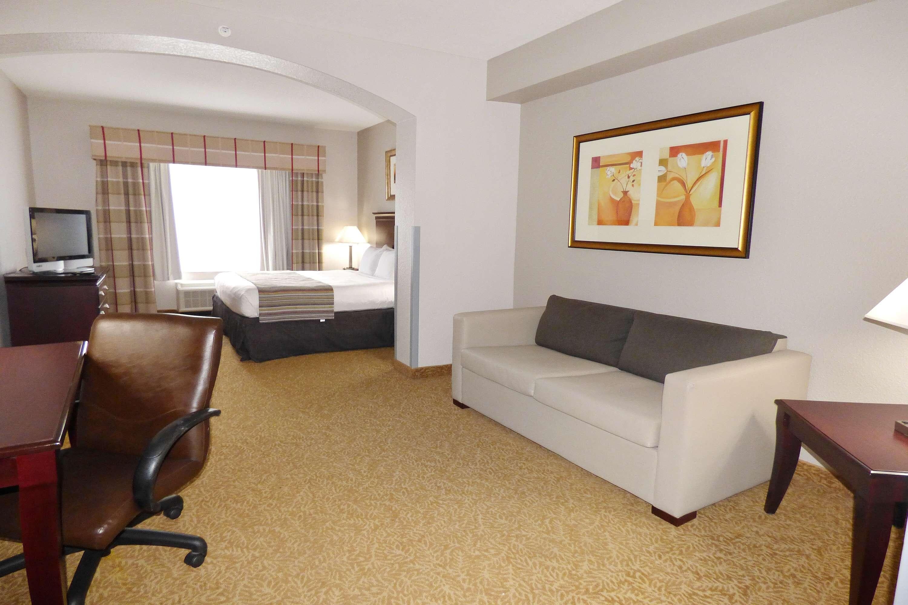 Country Inn & Suites by Radisson, Pensacola West, FL - Image 2