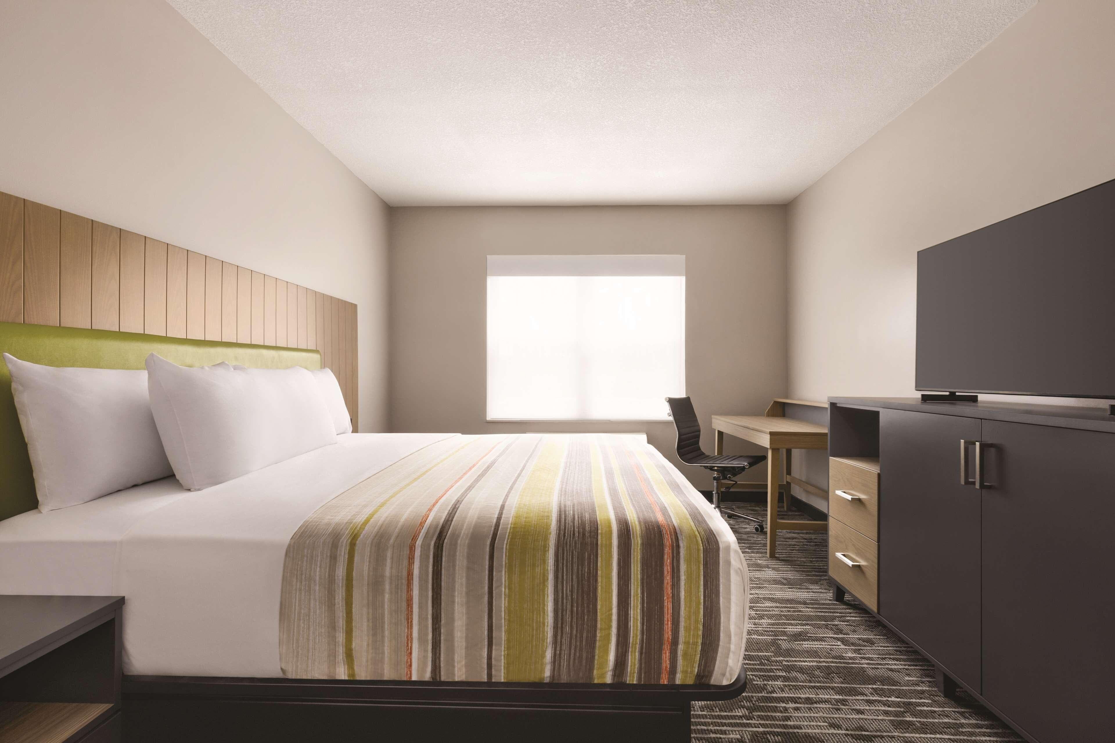 Country Inn & Suites by Radisson, Panama City, FL - Image 3