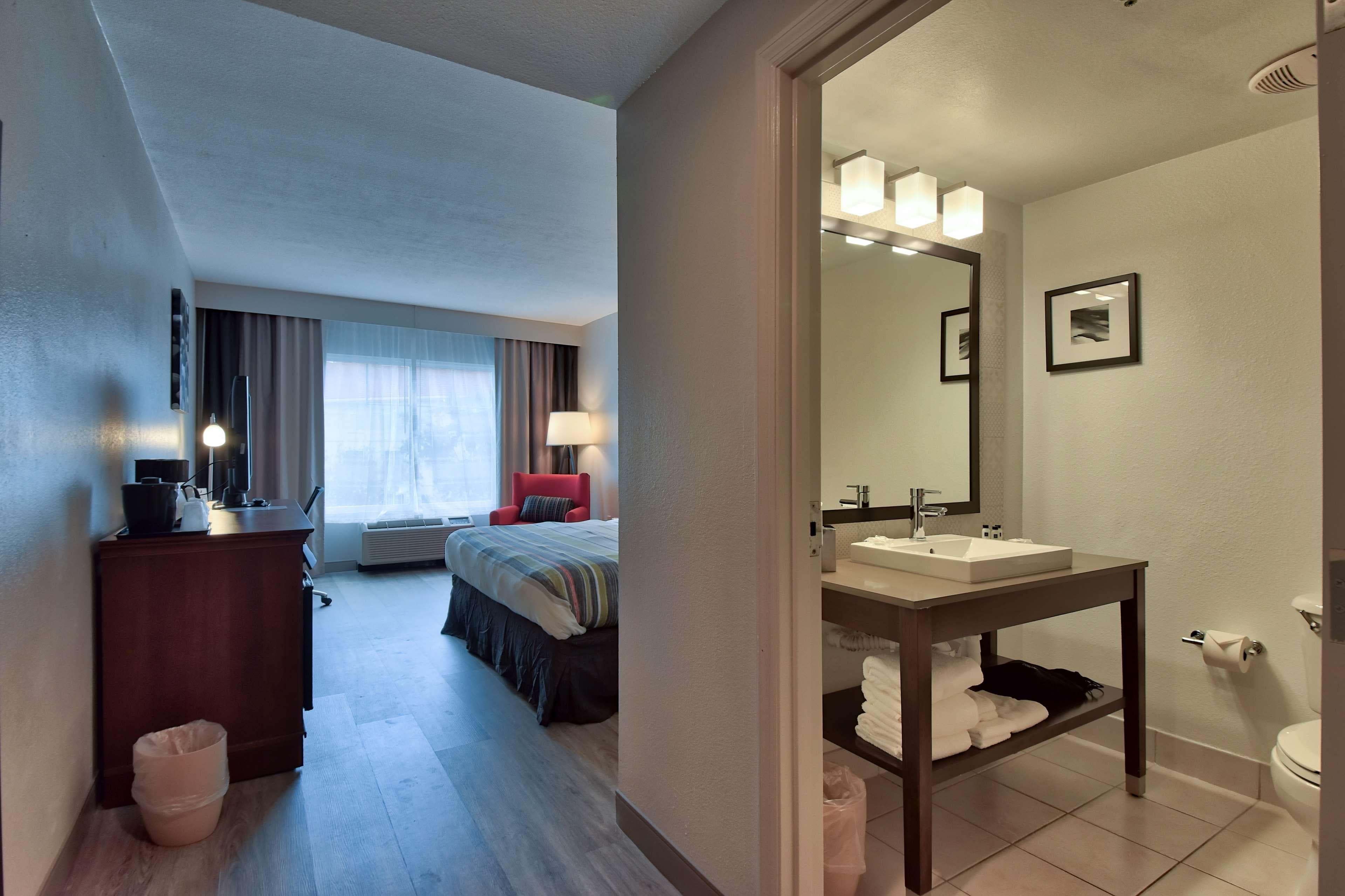 Country Inn & Suites by Radisson, Ocala Southwest - Image 2