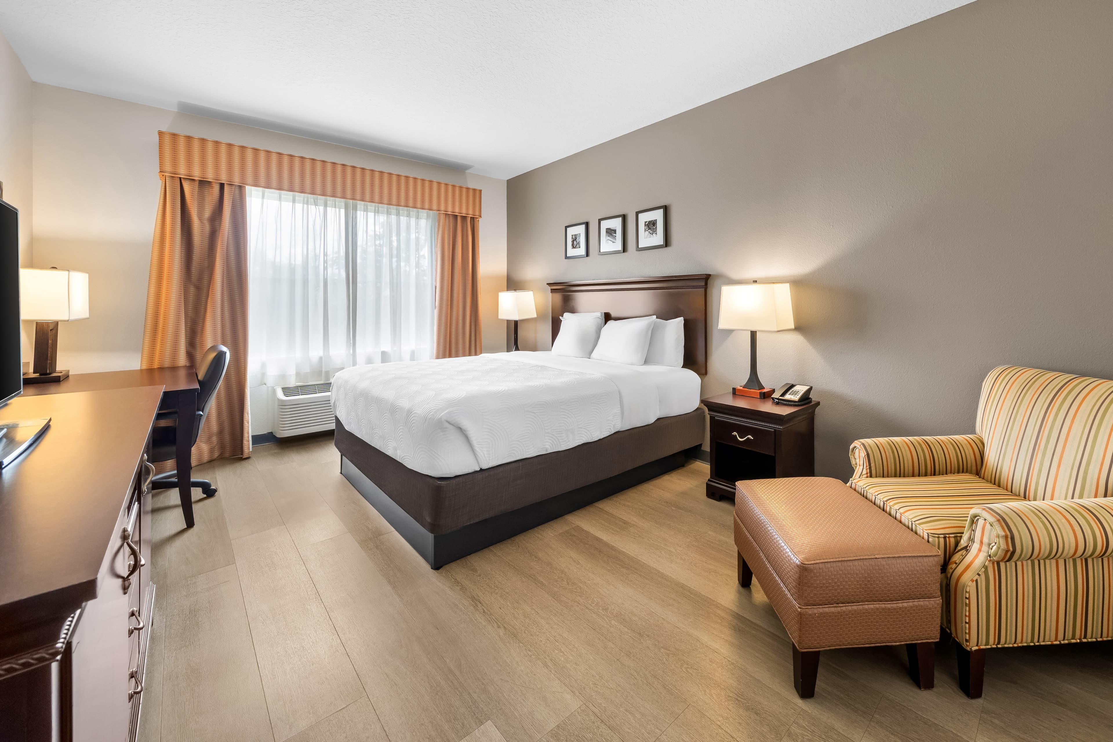 Country Inn & Suites by Radisson, Port Orange-Daytona, FL - Image 4