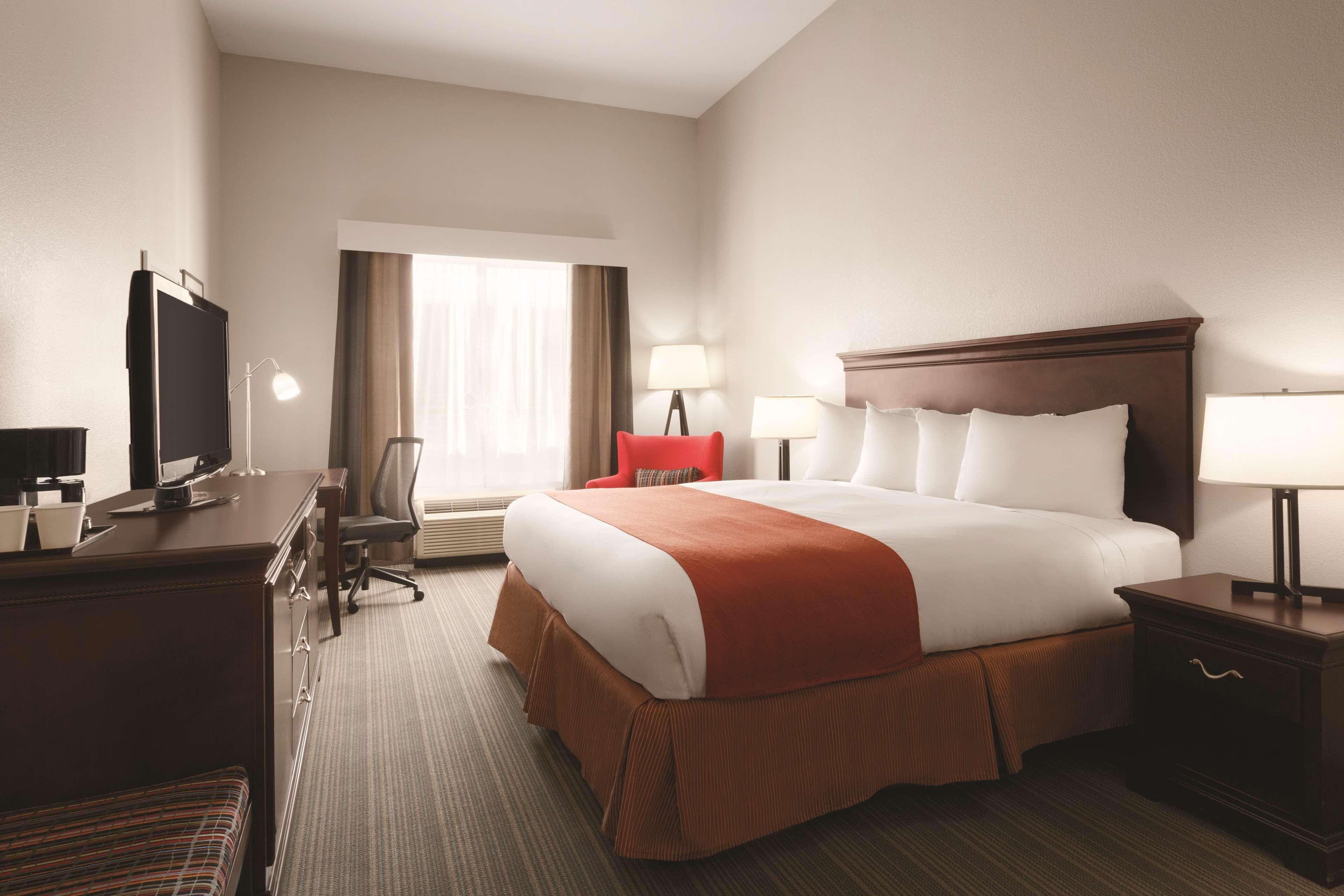 Country Inn & Suites by Radisson, St. Petersburg - Clearwater, FL - Image 2