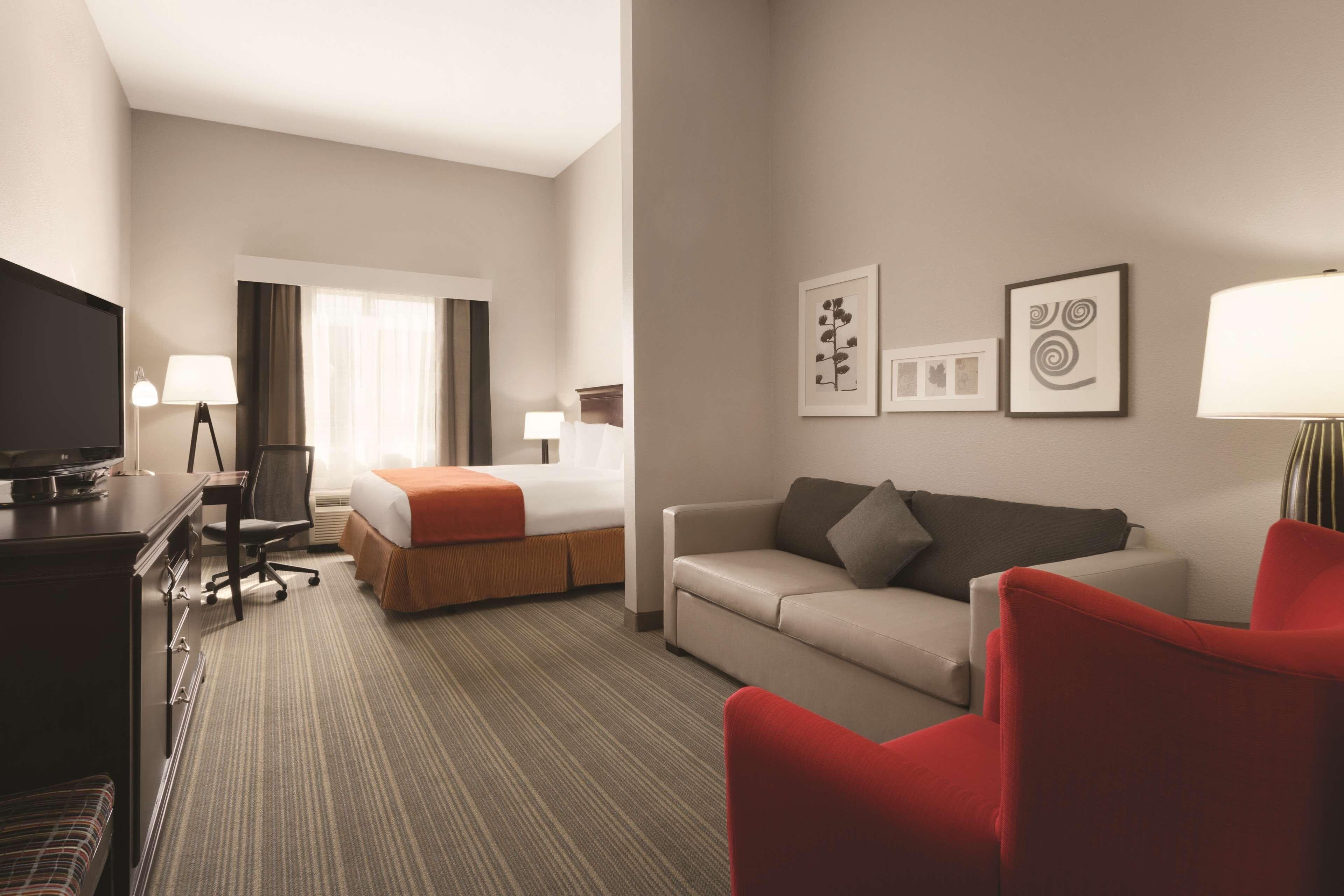 Country Inn & Suites by Radisson, St. Petersburg - Clearwater, FL - Image 4