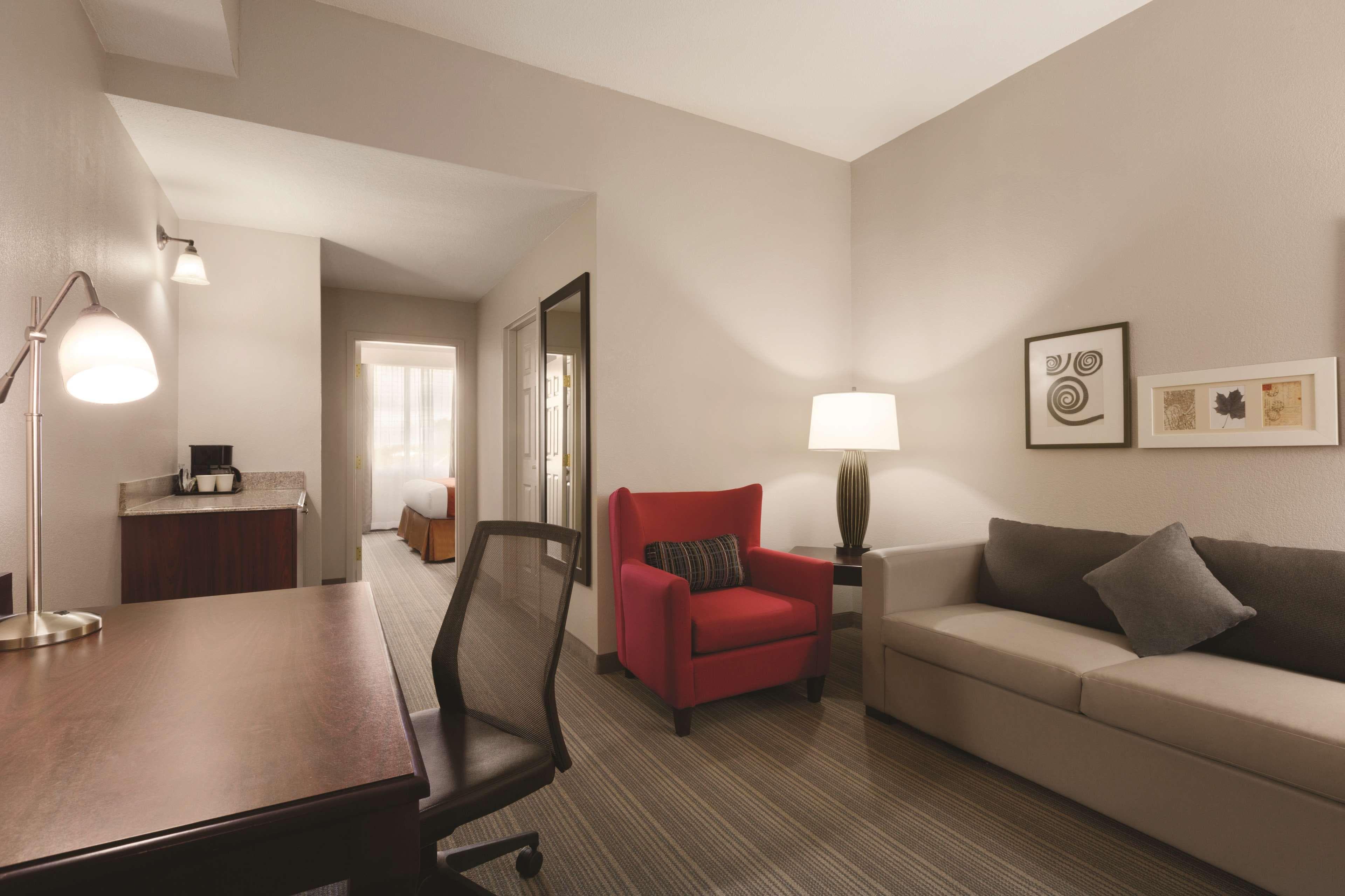 Country Inn & Suites by Radisson, St. Petersburg - Clearwater, FL - Image 5