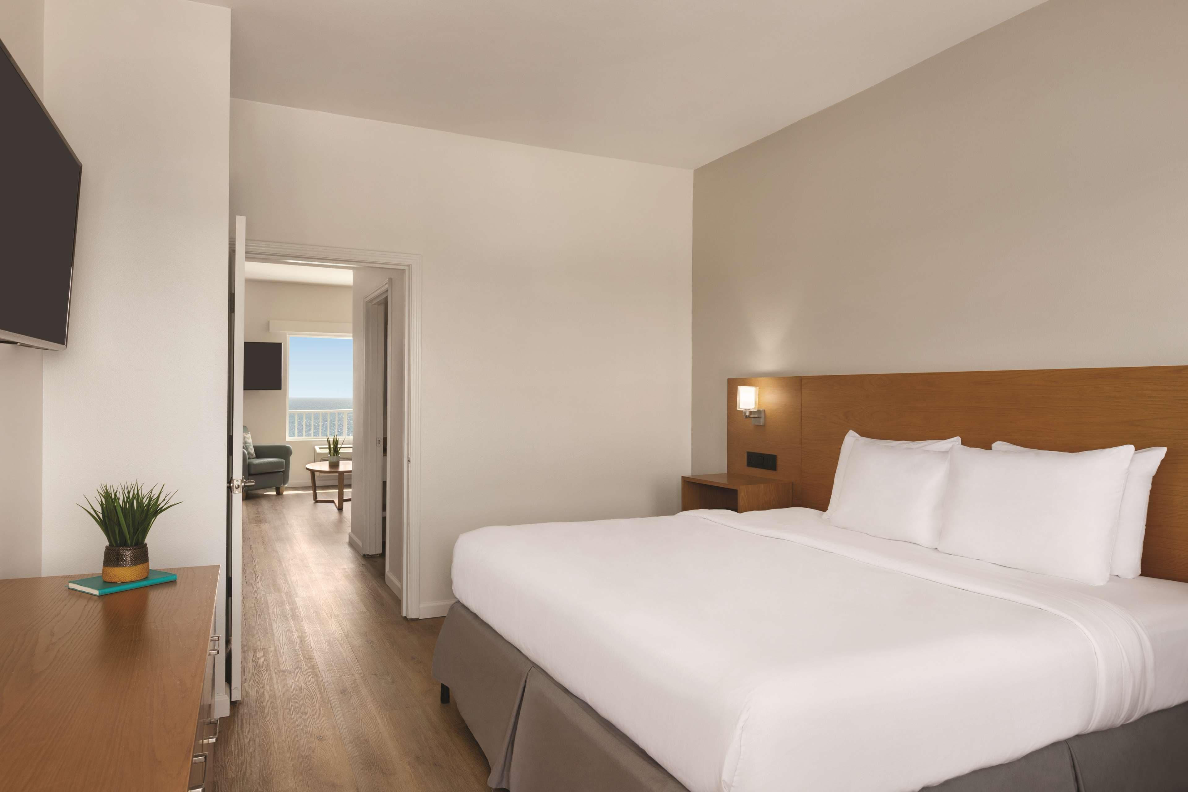 Radisson Beachfront Hotel - Panama City Beach — 27