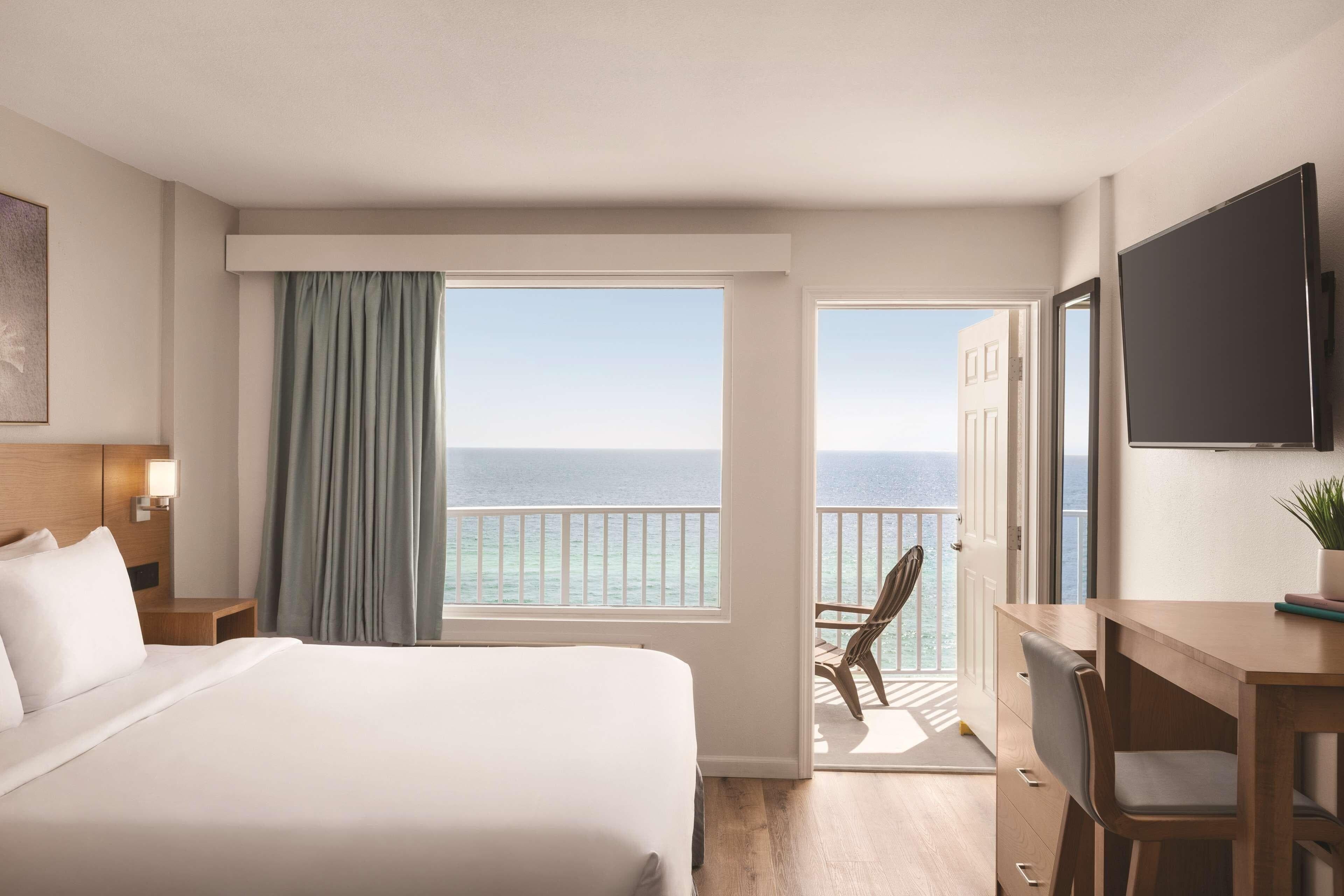 Radisson Beachfront Hotel - Panama City Beach — 22