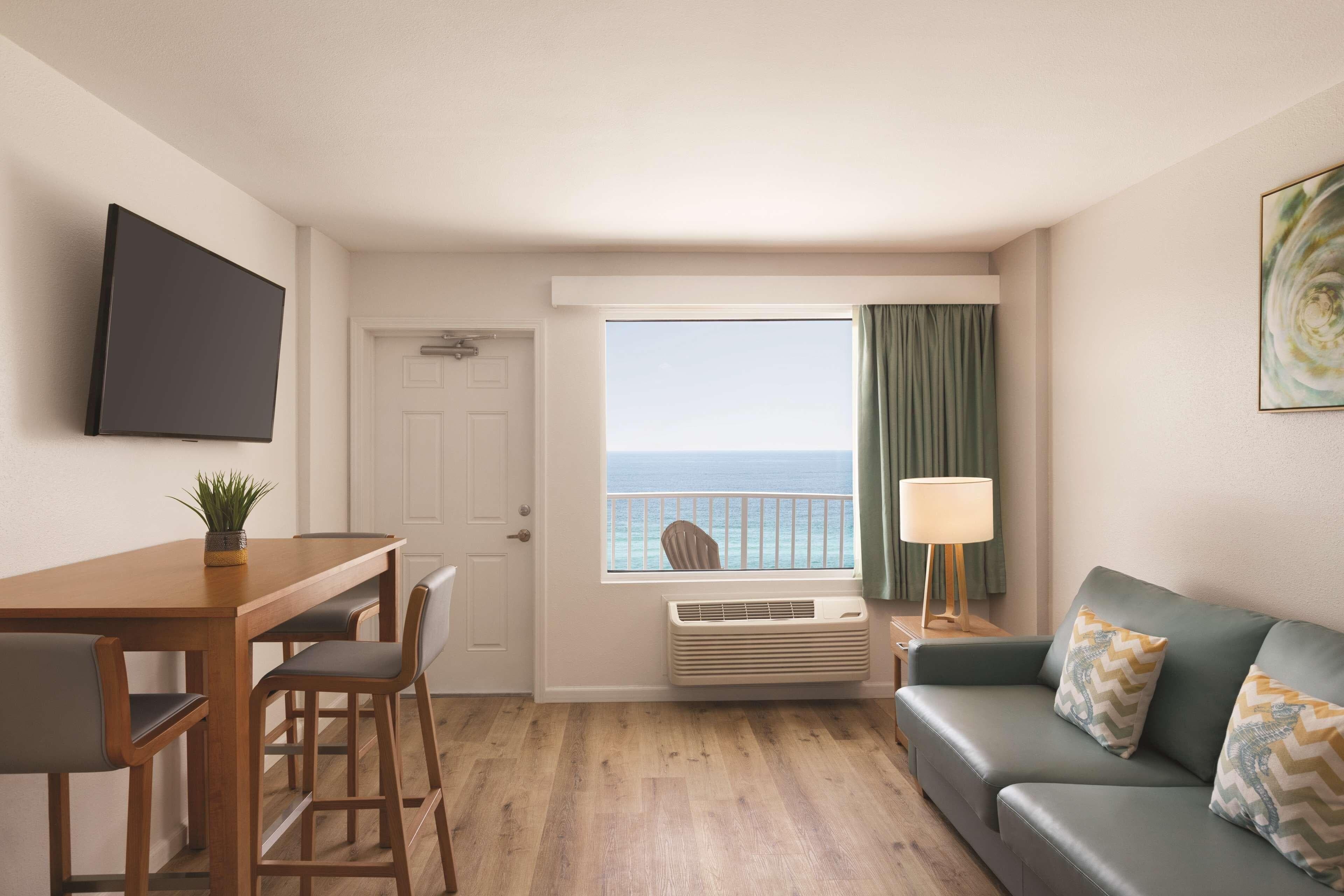 Radisson Beachfront Hotel - Panama City Beach — 11